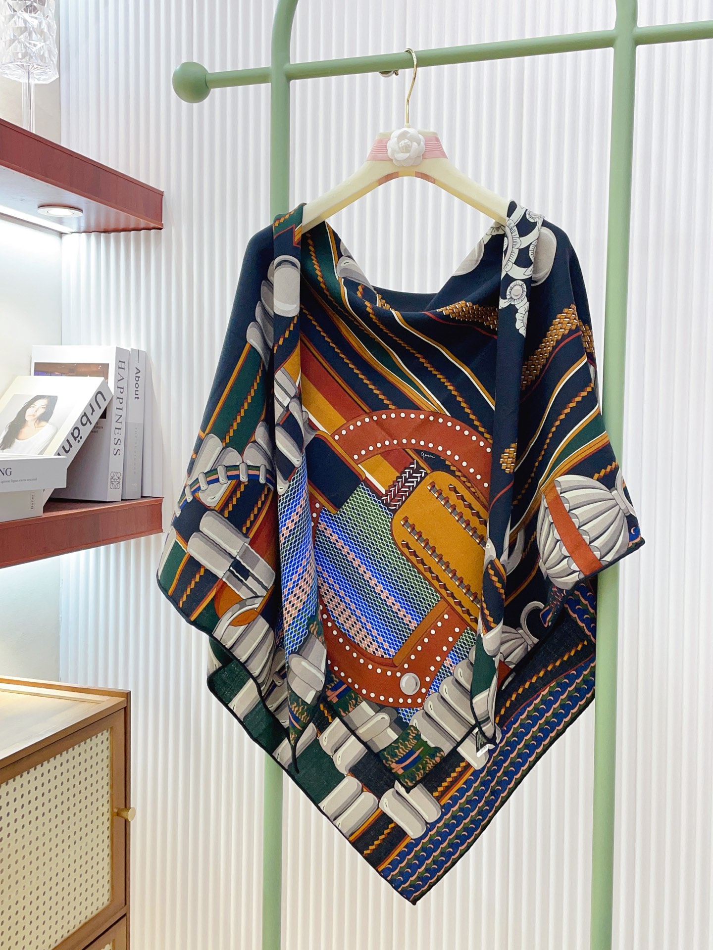 ✨✨【双面同色 丝毛款】H家羊绒新款 买了都说好看‼️推荐💕【银花集 140】羊绒方巾‼️H家ZG爆款🎁