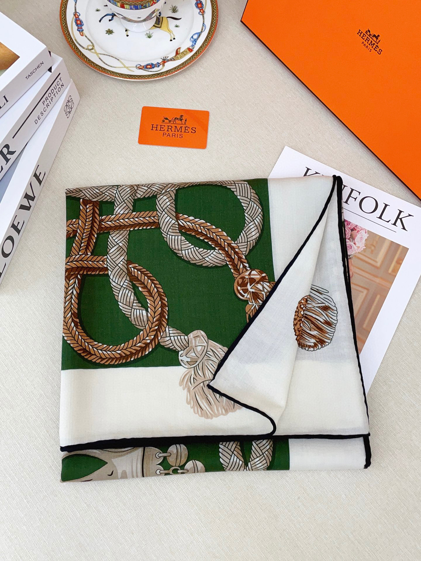 ✨✨【双面同色 丝毛款】H家羊绒新款 买了都说好看‼️推荐💕【骏马披挂 140】羊绒方巾‼️H家ZG爆款