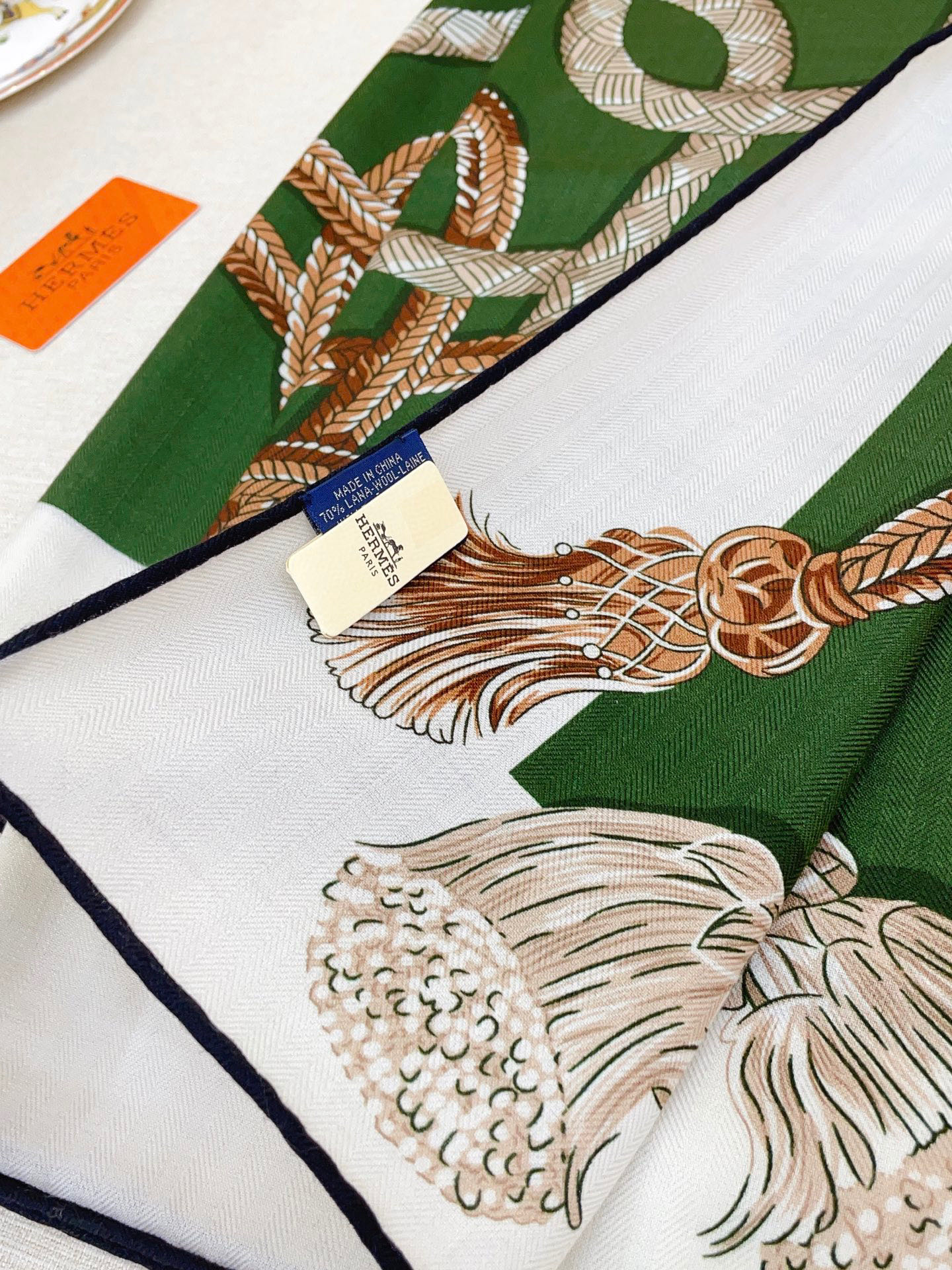 ✨✨【双面同色 丝毛款】H家羊绒新款 买了都说好看‼️推荐💕【骏马披挂 140】羊绒方巾‼️H家ZG爆款