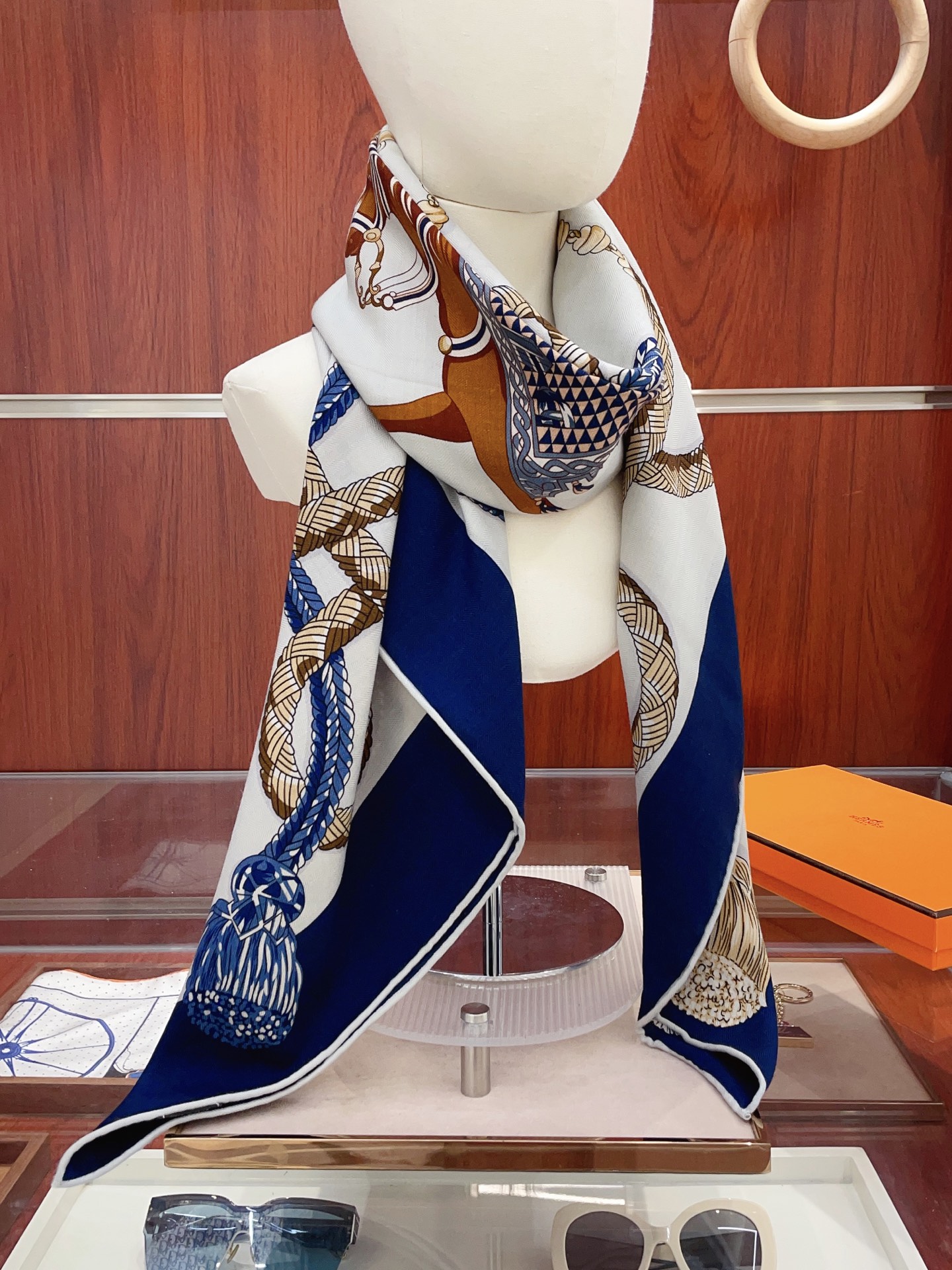 NO:619568,[Double-sided same color silk wool style] H family cashmere new style. Everyone who bought it says it looks good. Recommended [Horse Phi 140] Cashmere square scarf H family ZG hot model with three-dimensional presentation of pattern and texture. Extremely high quality. Special process. High-end research and development. Stunning. Special cutting-edge process. Favored by Bai Fumei. Whether it is quality, style or price, they scream for big brand control. Super high cost performance.  Definitely worth buying, size 140cm*140cm, 70 cashmere silk high version scarf, high version scarf, real silk19860909【双面同色 丝毛款】H家羊绒新款 买了都说好看推荐【骏马披挂 140】羊绒方巾H家ZG爆款立体呈现图案纹路实物档次极高特殊工艺高端研发惊艳问世特殊尖端工艺处理受到白富美的喜欢 无论是品质 款式 价格都令大牌控的她们尖叫 超高性价比 绝对值得入手尺寸140cm*140cm,70羊绒真丝高版本围巾,高版本围巾,real silk,scarf