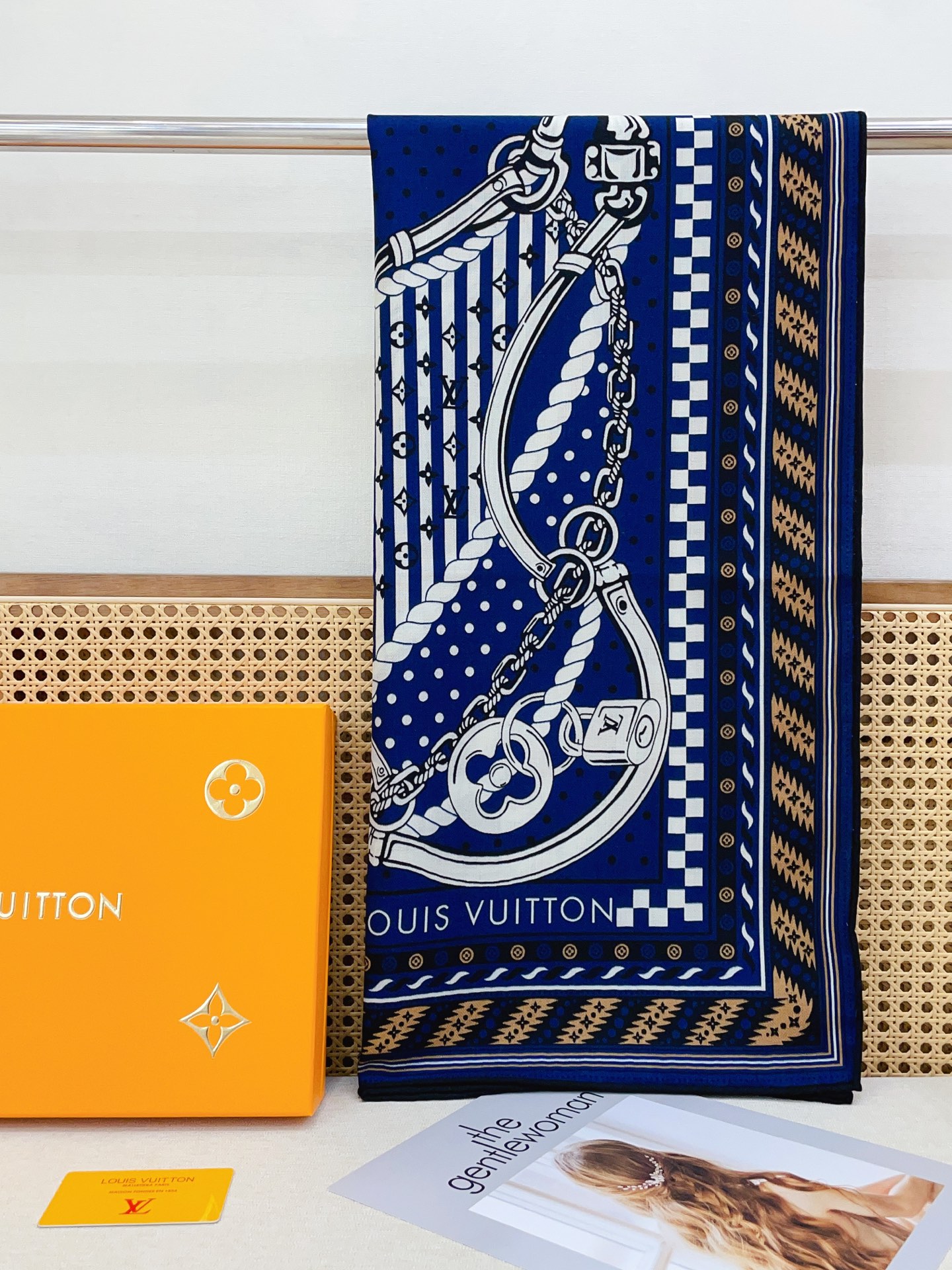 ✨✨【双面同色 丝毛款】L家羊绒新款 买了都说好看‼️推荐💕双面同色羊绒方巾‼️驴家ZG爆款🎁💟立体呈现