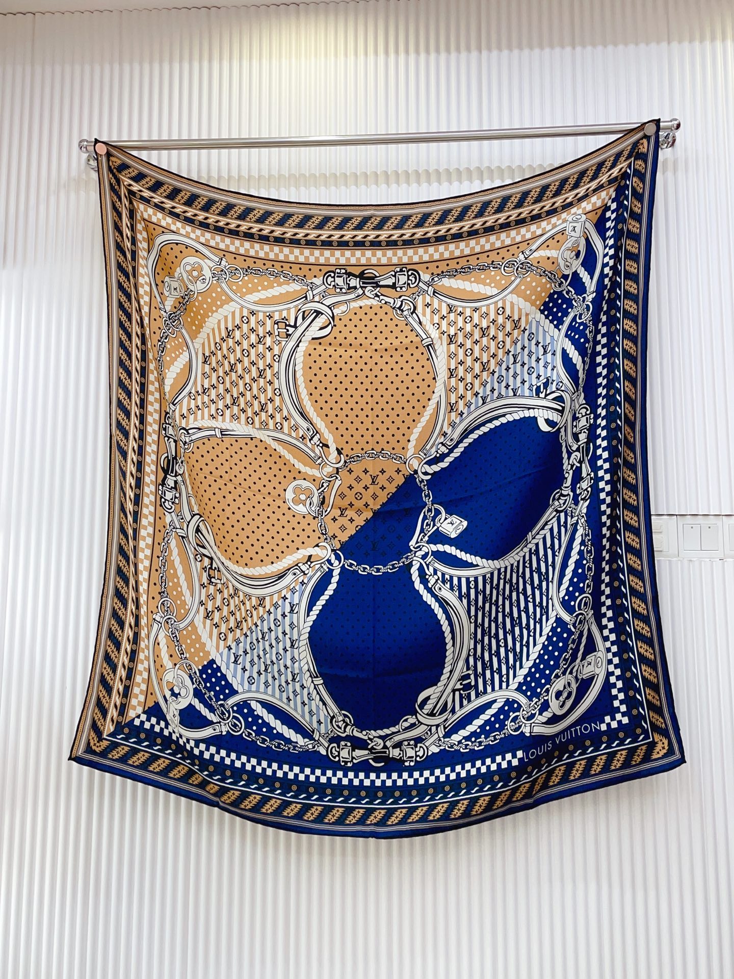 ✨✨【双面同色 丝毛款】L家羊绒新款 买了都说好看‼️推荐💕双面同色羊绒方巾‼️驴家ZG爆款🎁💟立体呈现