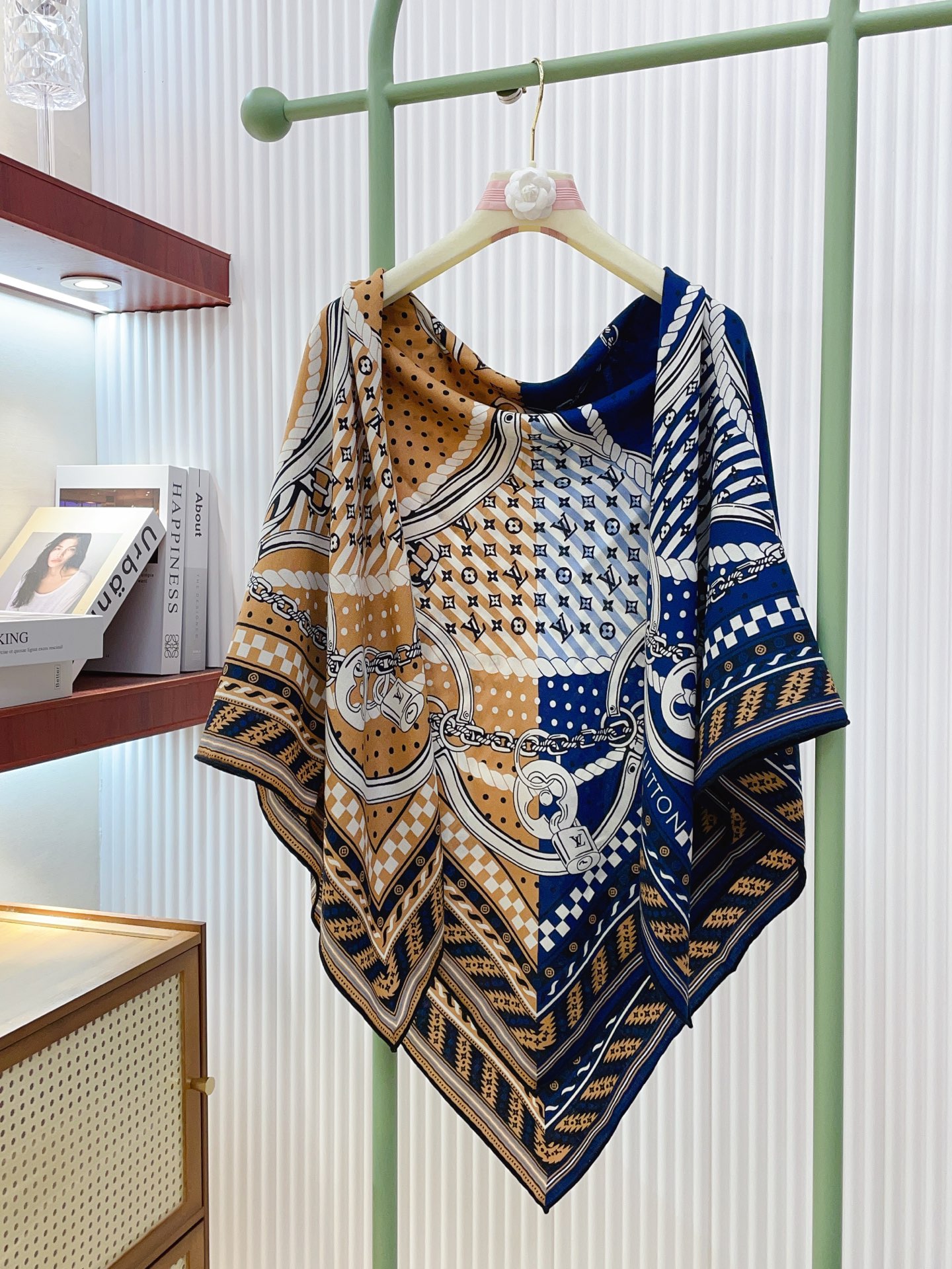 ✨✨【双面同色 丝毛款】L家羊绒新款 买了都说好看‼️推荐💕双面同色羊绒方巾‼️驴家ZG爆款🎁💟立体呈现