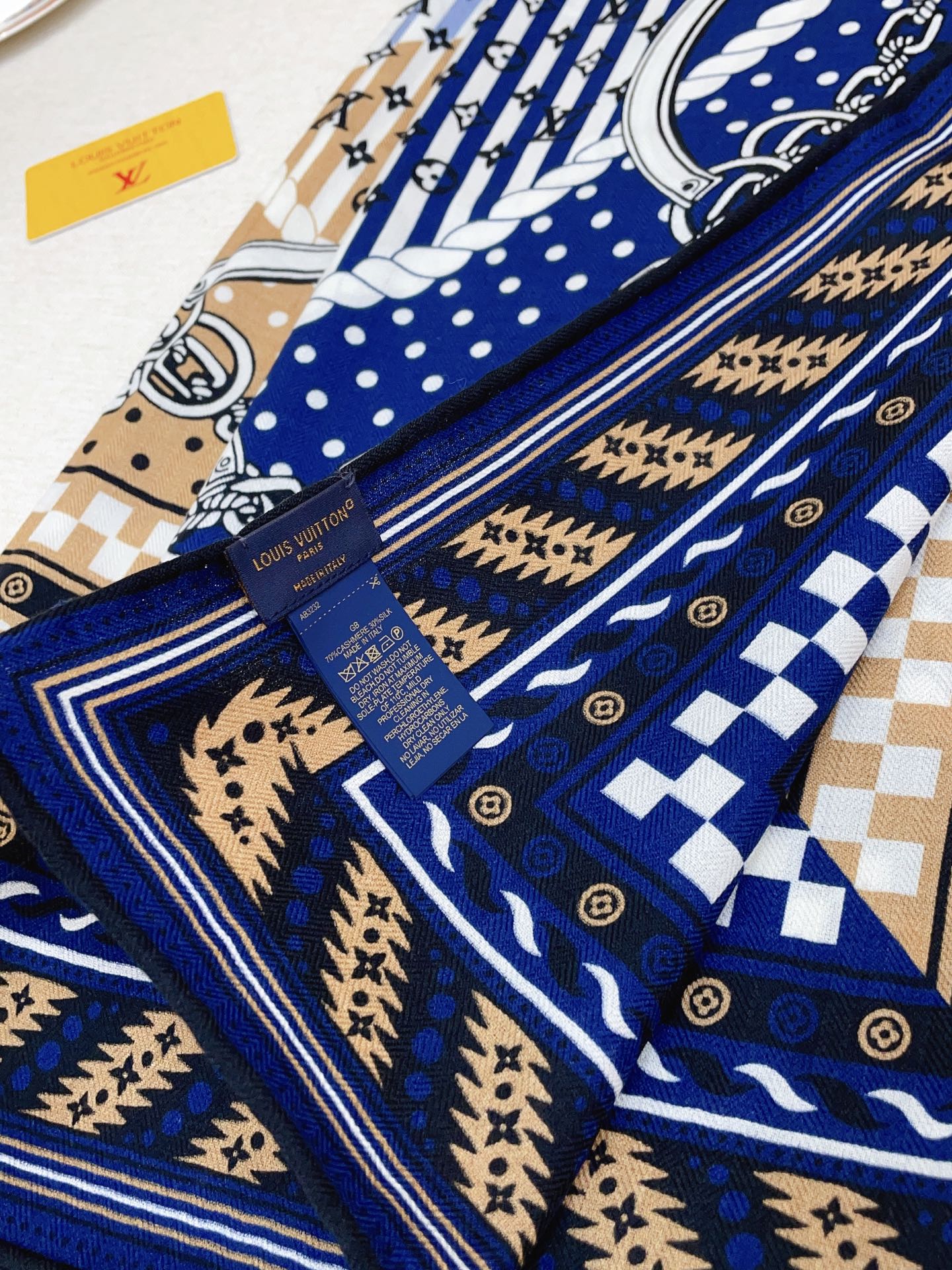 ✨✨【双面同色 丝毛款】L家羊绒新款 买了都说好看‼️推荐💕双面同色羊绒方巾‼️驴家ZG爆款🎁💟立体呈现