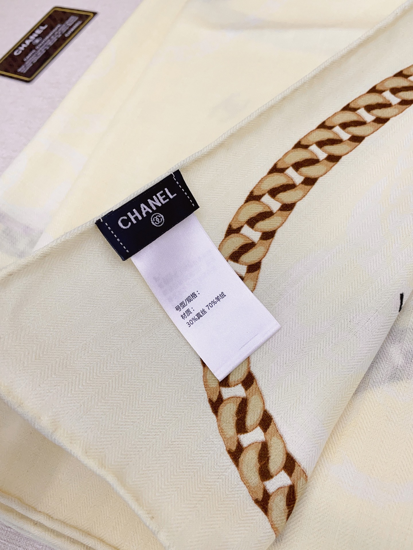 ✨✨【双面同色 丝毛款】小香 羊绒方巾‼️抢‼️VIP推荐 ‼️👍下手一定要快【高端 大爱 ‼️纯羊绒 