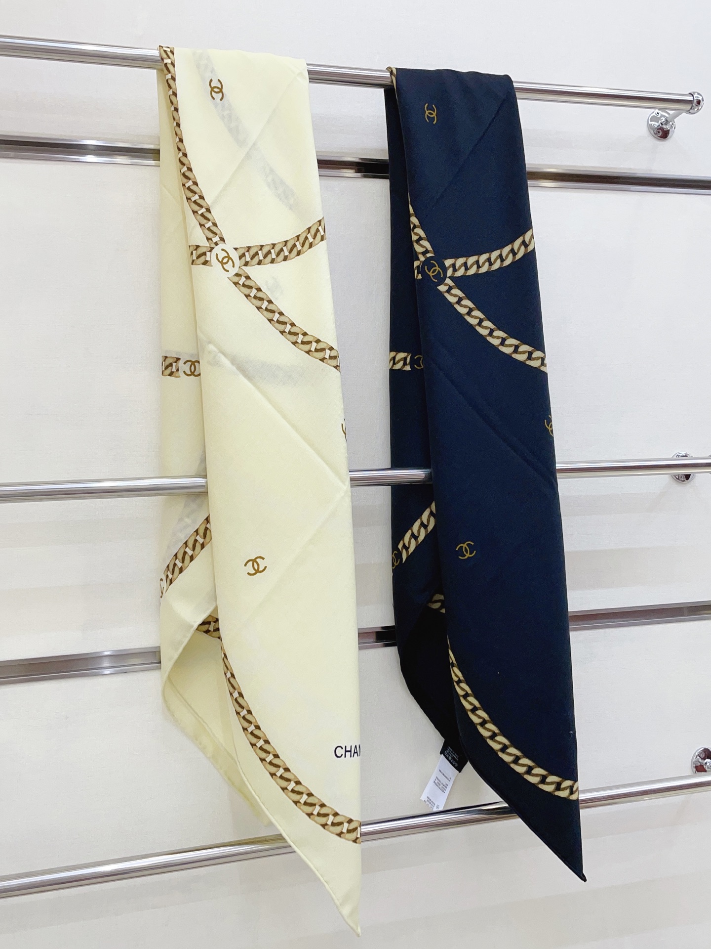 ✨✨【双面同色 丝毛款】小香 羊绒方巾‼️抢‼️VIP推荐 ‼️👍下手一定要快【高端 大爱 ‼️纯羊绒 