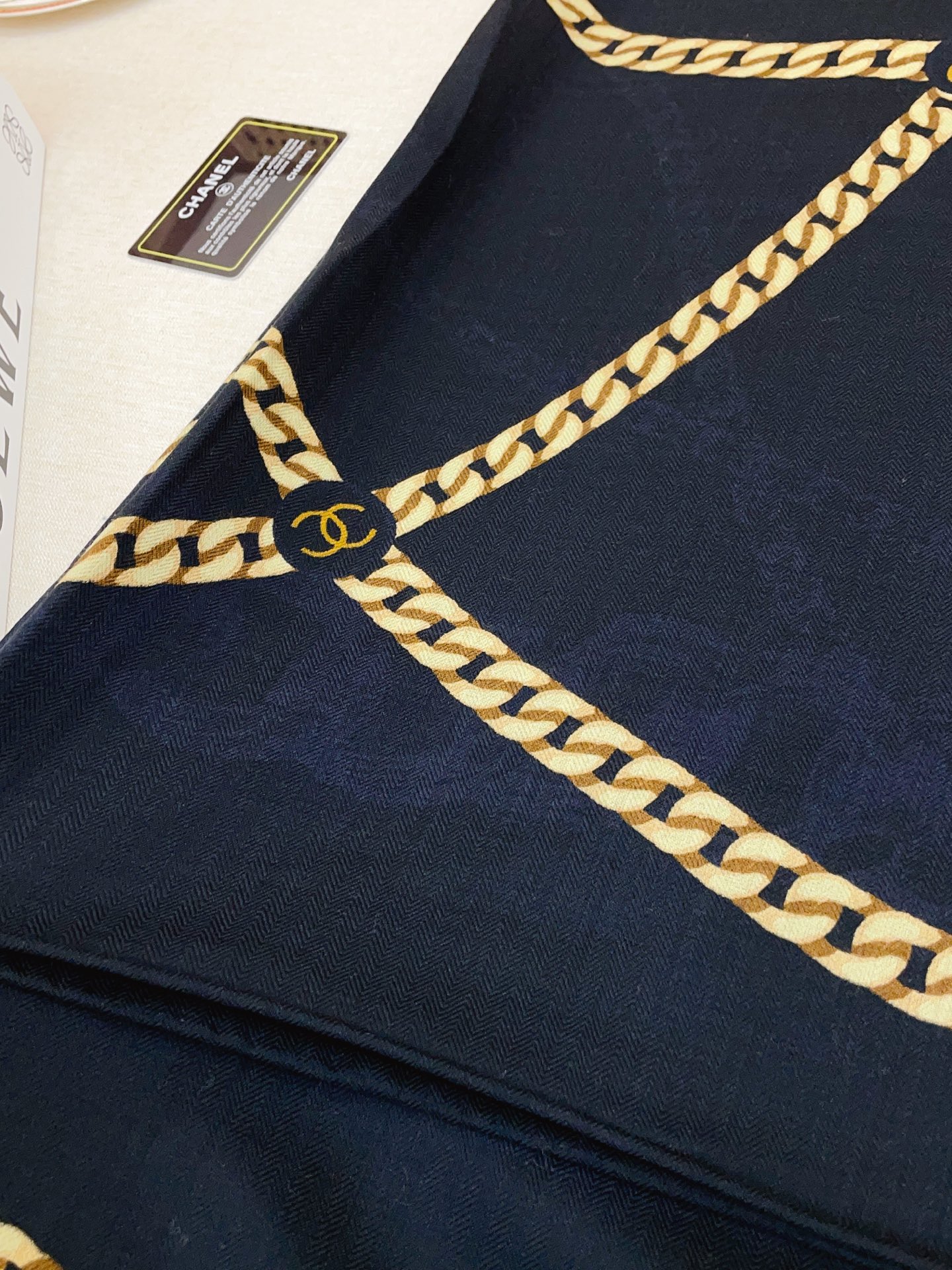 ✨✨【双面同色 丝毛款】小香 羊绒方巾‼️抢‼️VIP推荐 ‼️👍下手一定要快【高端 大爱 ‼️纯羊绒 