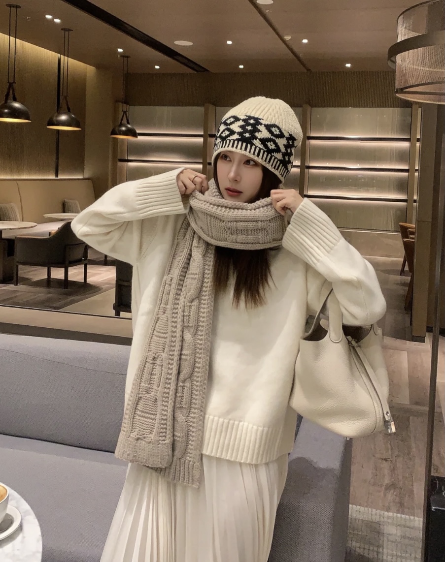 ✨✨H家手工编织情侣💑围巾！低调高级秋冬品味！！】H新款特殊肌理手工编织纹羊绒围巾！！年轻，时髦，自信，