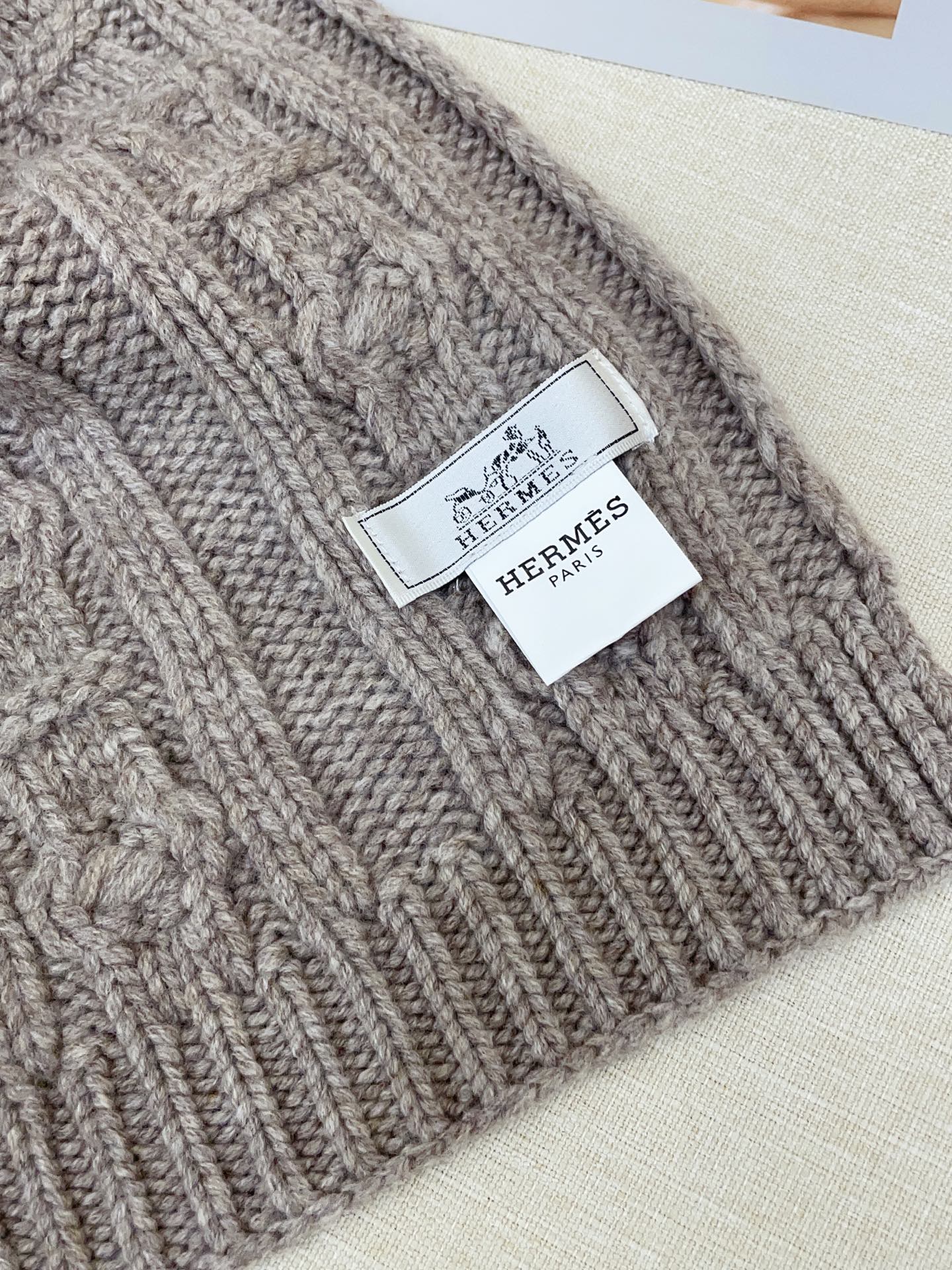 ✨✨H家手工编织情侣💑围巾！低调高级秋冬品味！！】H新款特殊肌理手工编织纹羊绒围巾！！年轻，时髦，自信，