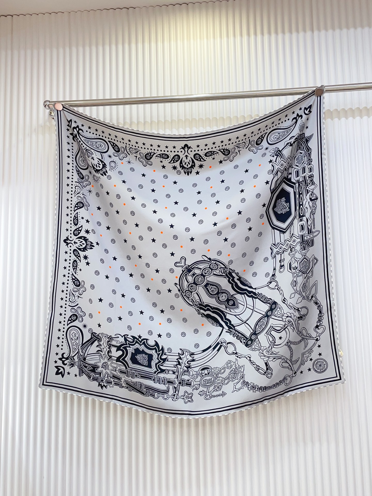 ✨✨【18姆米 双面同色】H**S真丝新款🆕👏👏买了都说好看‼️推荐💕【缰曫与命运 90】真丝方巾，顶级