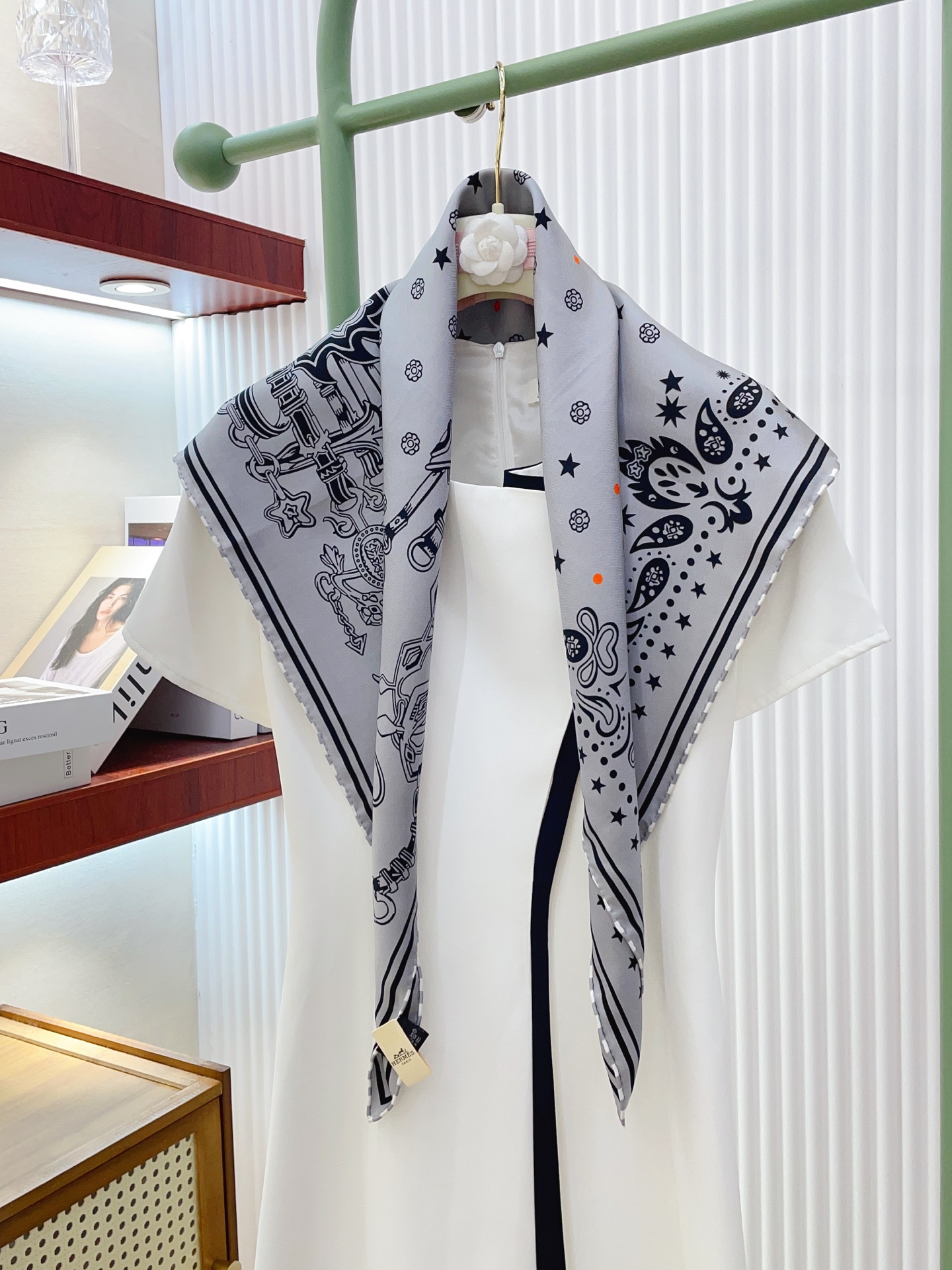 ✨✨【18姆米 双面同色】H**S真丝新款🆕👏👏买了都说好看‼️推荐💕【缰曫与命运 90】真丝方巾，顶级