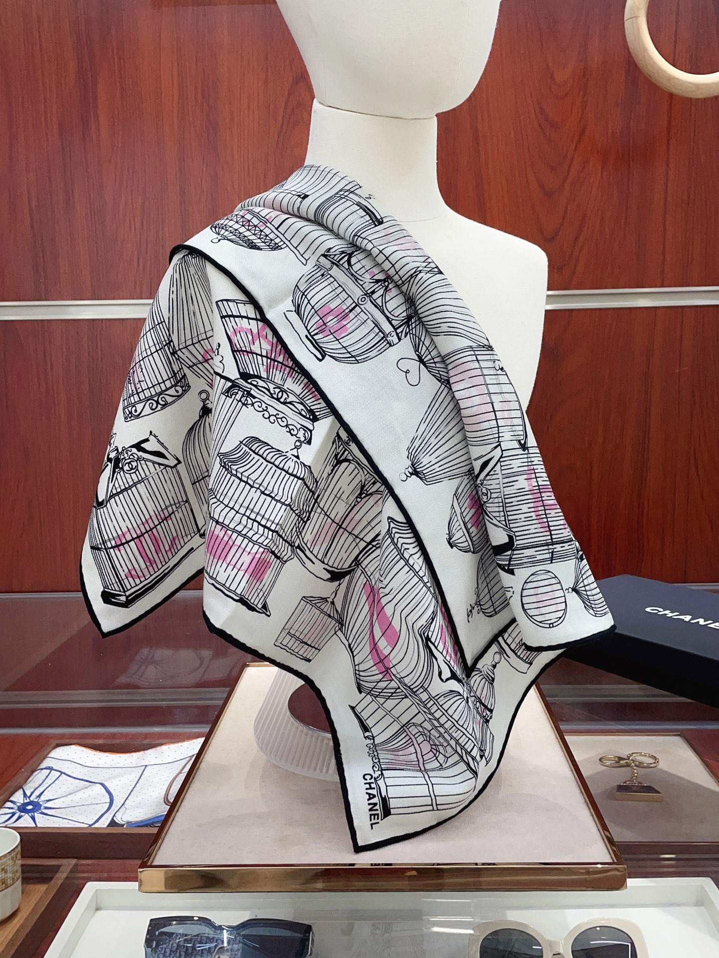 ✨✨【丝毛款 双面同色】新品小香家【小方巾】秋冬丝毛款 随意切换造型 ,小巧又不失优雅的款式 60*60