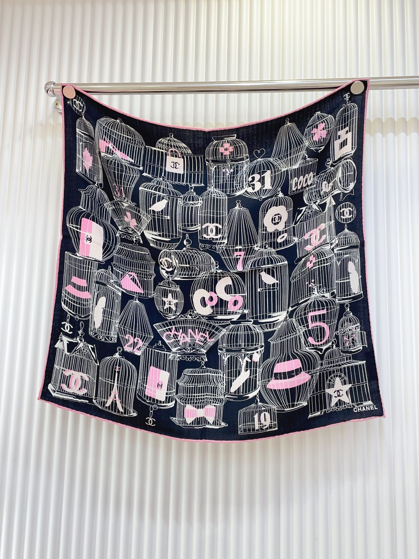 ✨✨【丝毛款 双面同色】新品小香家【小方巾】秋冬丝毛款 随意切换造型 ,小巧又不失优雅的款式 60*60