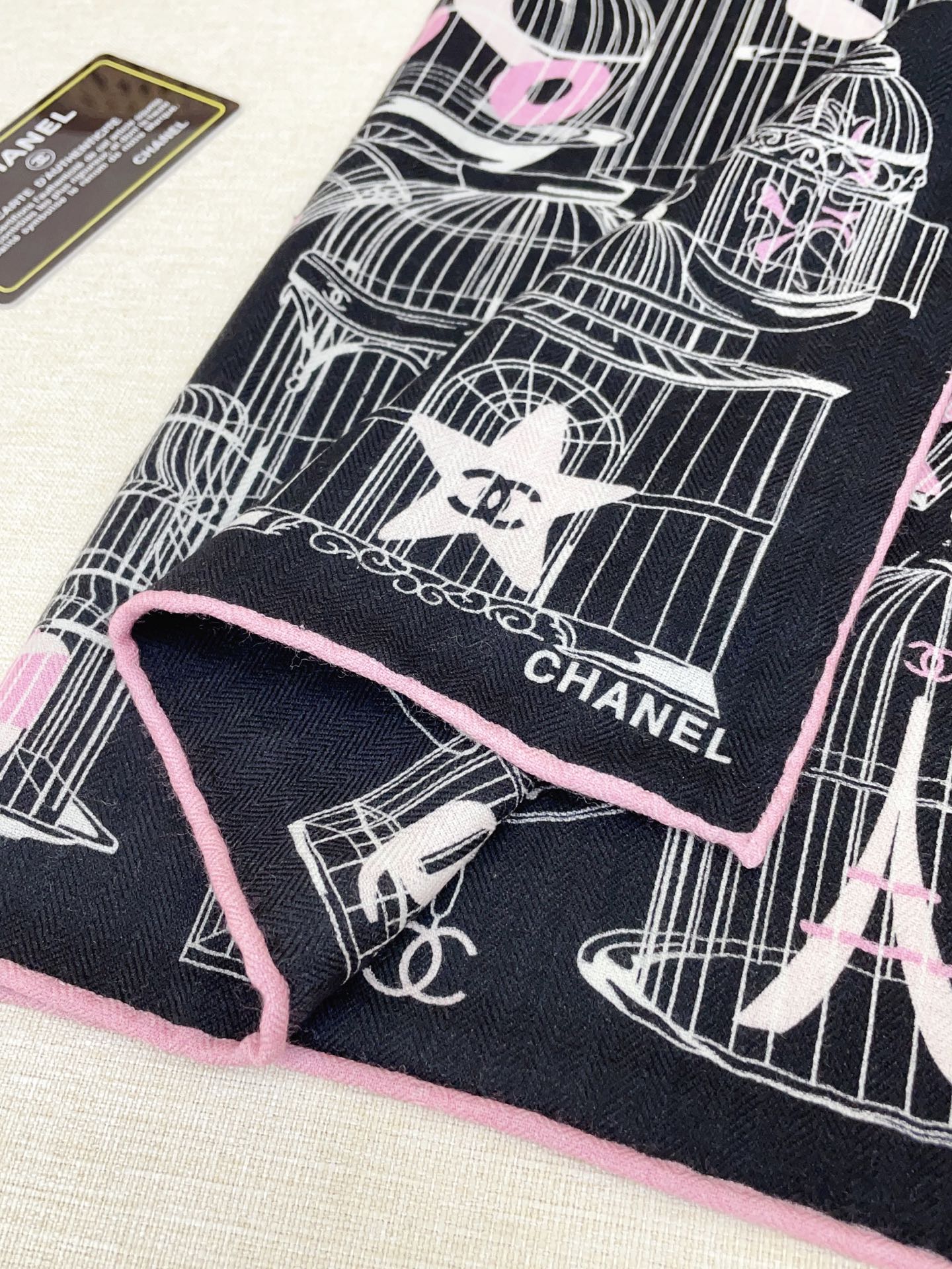 ✨✨【丝毛款 双面同色】新品小香家【小方巾】秋冬丝毛款 随意切换造型 ,小巧又不失优雅的款式 60*60