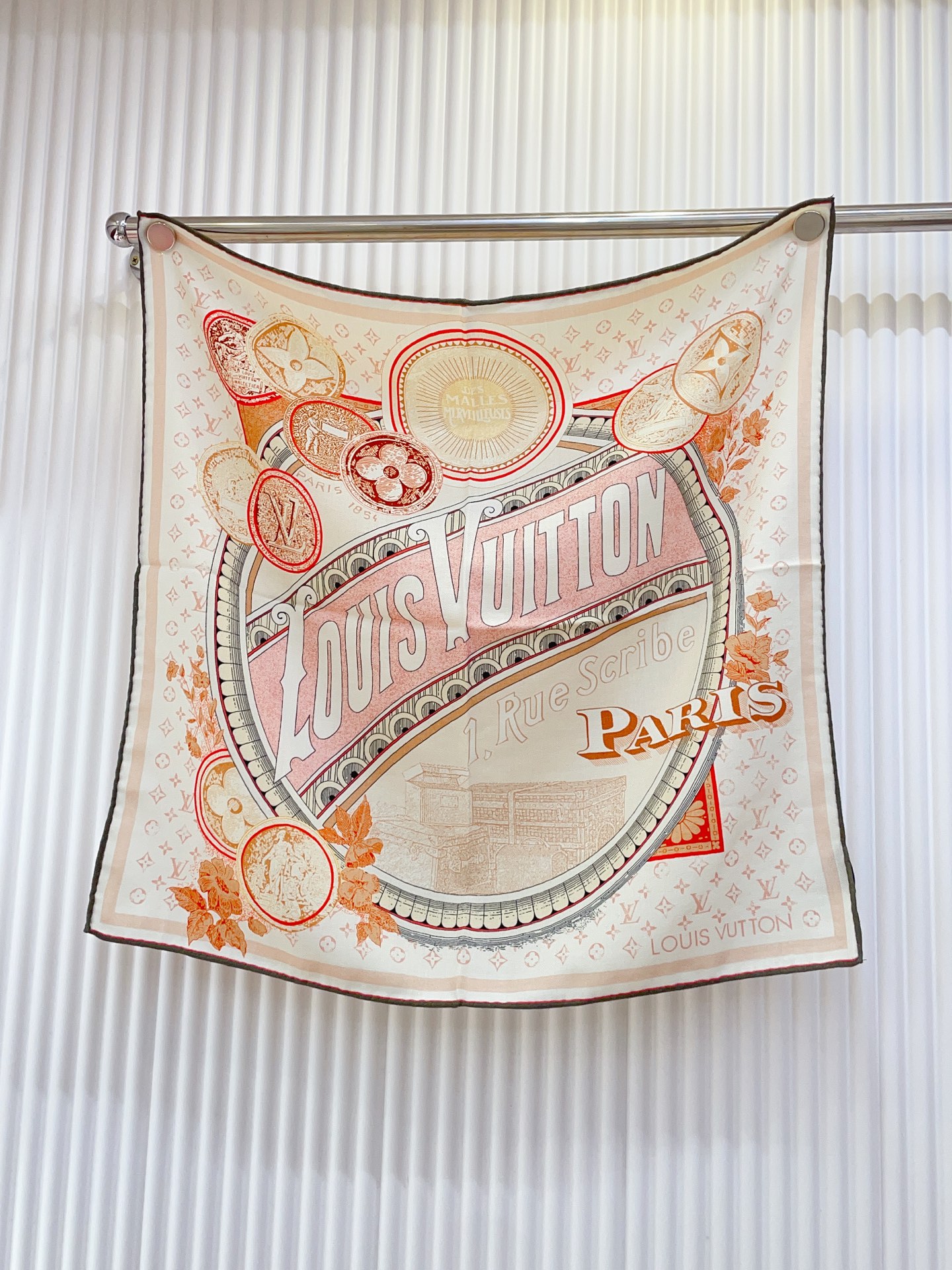 ✨✨【丝毛款 双面同色】新品 L家【小方巾】秋冬丝毛款 随意切换造型 ,小巧又不失优雅的款式 60*60