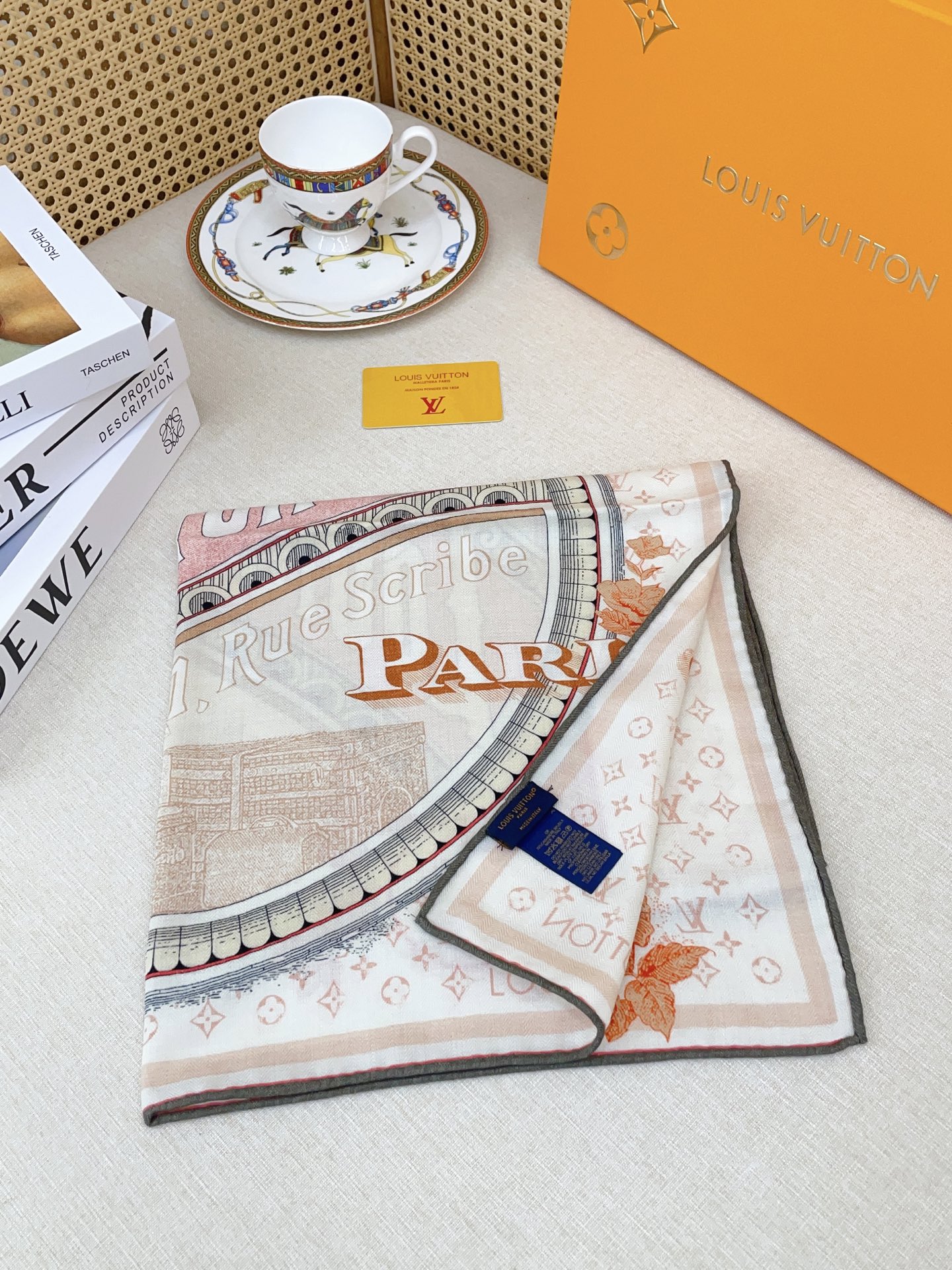 ✨✨【丝毛款 双面同色】新品 L家【小方巾】秋冬丝毛款 随意切换造型 ,小巧又不失优雅的款式 60*60