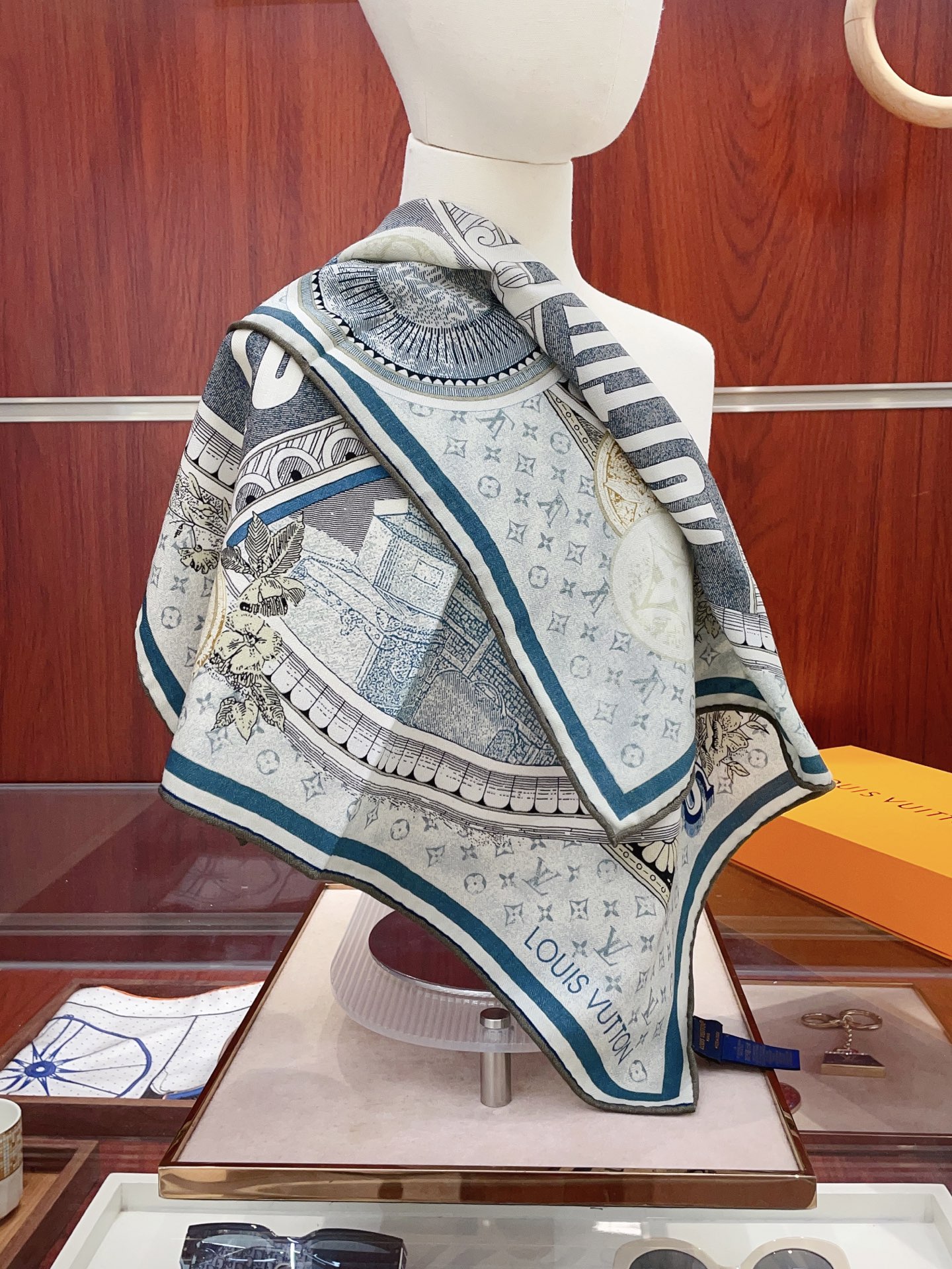 ✨✨【丝毛款 双面同色】新品 L家【小方巾】秋冬丝毛款 随意切换造型 ,小巧又不失优雅的款式 60*60