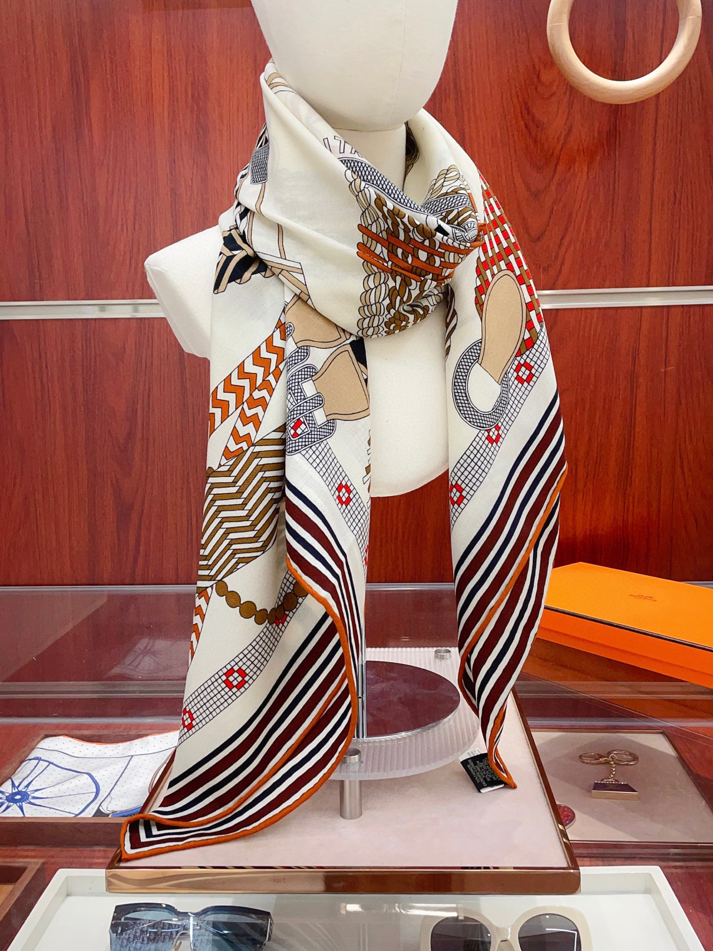 NO:541973,[Double-sided same color silk wool style] H home cashmere new style, recommended after buying it [woven saddle belt 140] Cashmere square scarf H home ZG hit three-dimensional presentation pattern and pattern real high grade special craftsmanship high-end research and development stunningly special cutting-edge process processing is loved by white and rich beauty. Whether it is quality, style, price, they scream, super high cost performance, absolutely worth buying. Size 140cm*140cm, 70 cashmere silk high-version scarf, high-version scarf, real silk,19860909【双面同色 丝毛款】H家羊绒新款 买了都说好看推荐【编织鞍带 140】羊绒方巾H家ZG爆款立体呈现图案纹路实物档次极高特殊工艺高端研发惊艳问世特殊尖端工艺处理受到白富美的喜欢 无论是品质 款式 价格都令大牌控的她们尖叫 超高性价比 绝对值得入手尺寸140cm*140cm,70羊绒真丝高版本围巾,高版本围巾,real silk,scarf