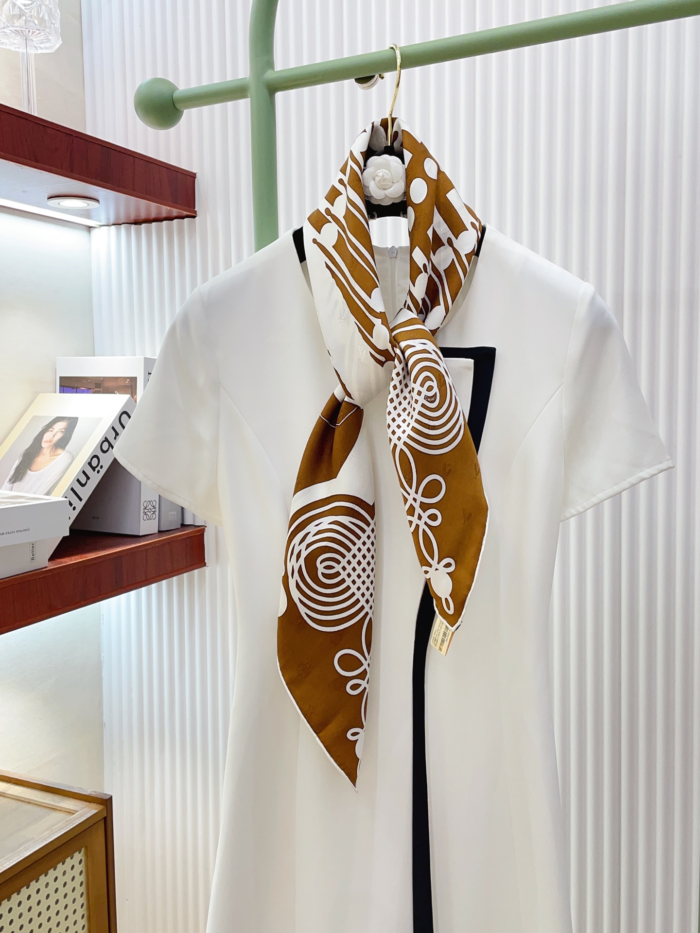 ✨✨【暗纹提花 双面同色】H**S真丝新款🆕👏👏买了都说好看‼️推荐💕【勃兰登堡 90】真丝方巾，顶级工