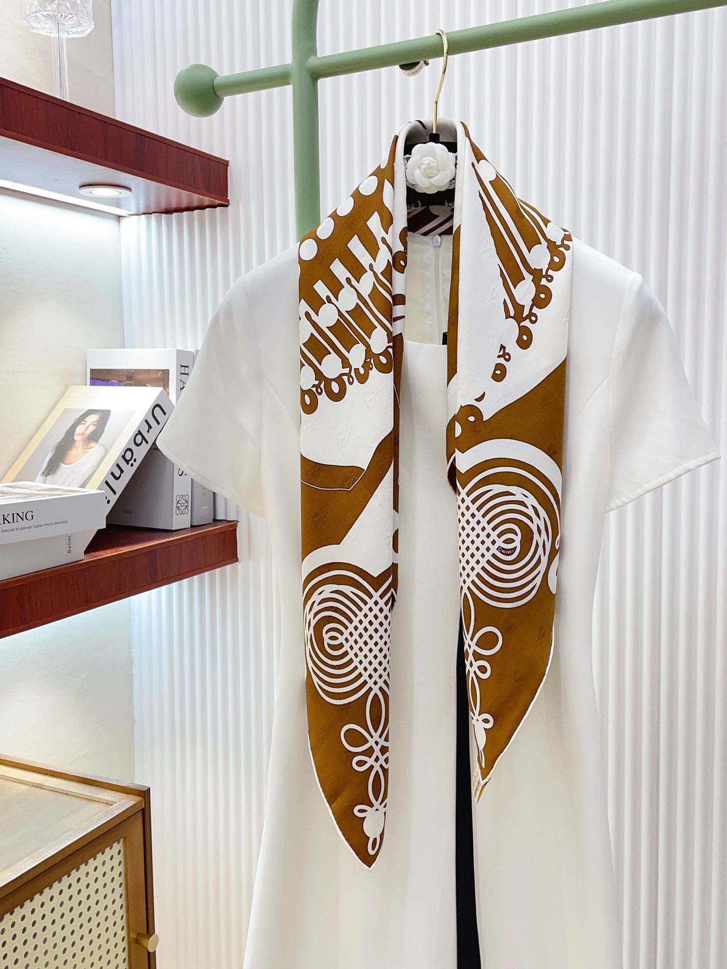 ✨✨【暗纹提花 双面同色】H**S真丝新款🆕👏👏买了都说好看‼️推荐💕【勃兰登堡 90】真丝方巾，顶级工