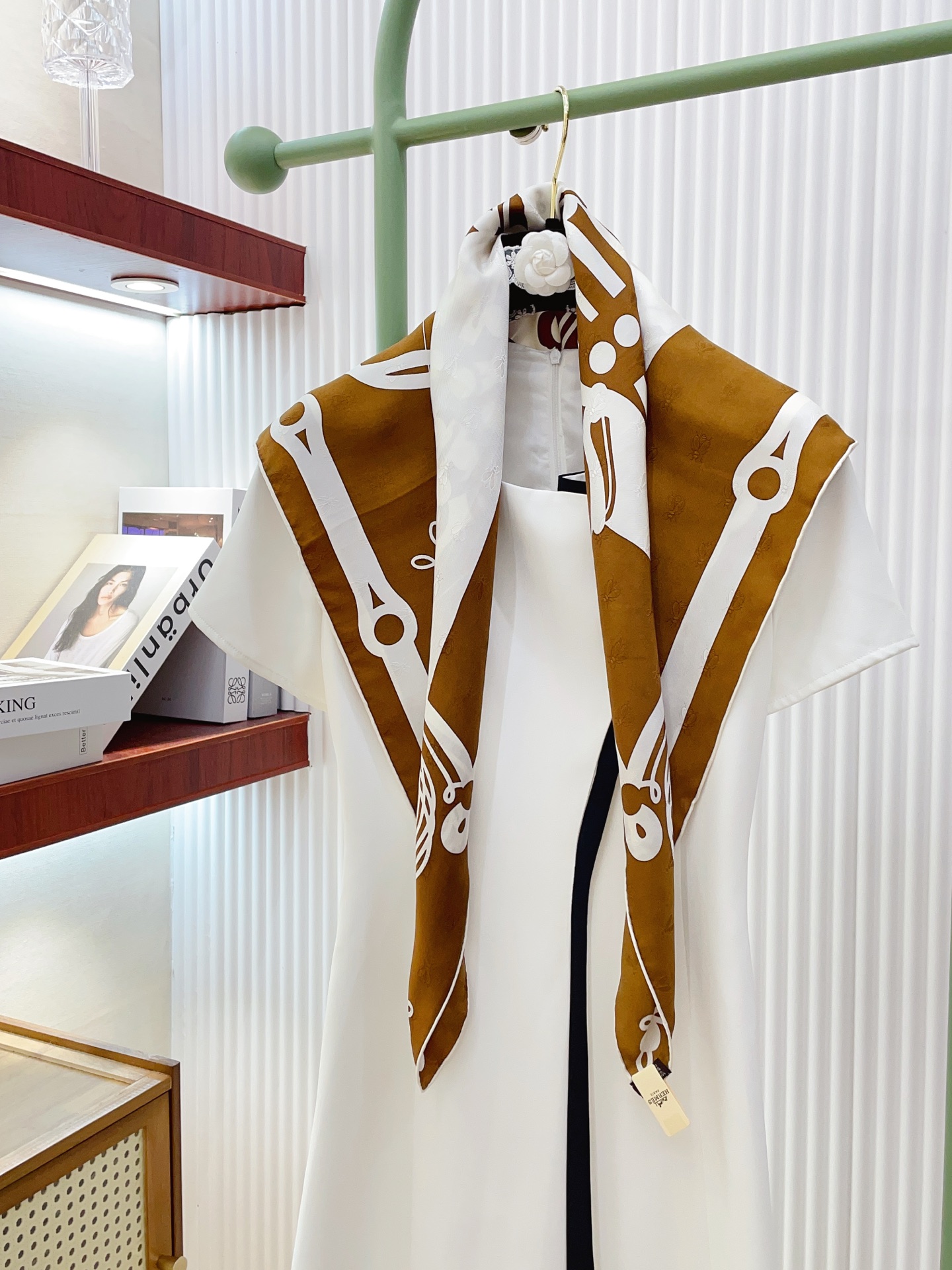 ✨✨【暗纹提花 双面同色】H**S真丝新款🆕👏👏买了都说好看‼️推荐💕【勃兰登堡 90】真丝方巾，顶级工