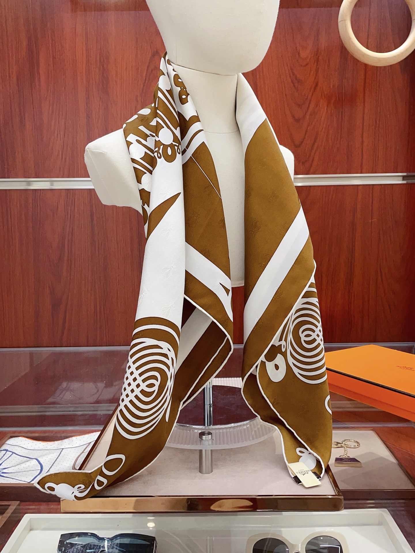 NO:541992,[Dark pattern jacquard, double-sided same color] H**S silk new style is recommended when you buy it [Brandenburg 90] Silk square scarf, top-level craftsmanship and value-added counters, three-dimensional presentation patterns and patterns, physical grades, high-end technology, and high-end research and development, and special cutting-edge technology processing is loved by Bai Fumei. Whether it is quality, style, price, they scream, super high cost performance, absolutely worth buying twill silk, size 90cm*90cm high version scarf, high version scarf, real silk,19860909【暗纹提花 双面同色】H**S真丝新款买了都说好看推荐【勃兰登堡 90】真丝方巾,顶级工艺超值专柜爆款立体呈现图案纹路实物档次极高特殊工艺高端研发惊艳问世特殊尖端工艺处理受到白富美的喜欢 无论是品质 款式 价格都令大牌控的她们尖叫 超高性价比 绝对值得入手斜纹真丝,尺寸90cm*90cm高版本围巾,高版本围巾,real silk,scarf