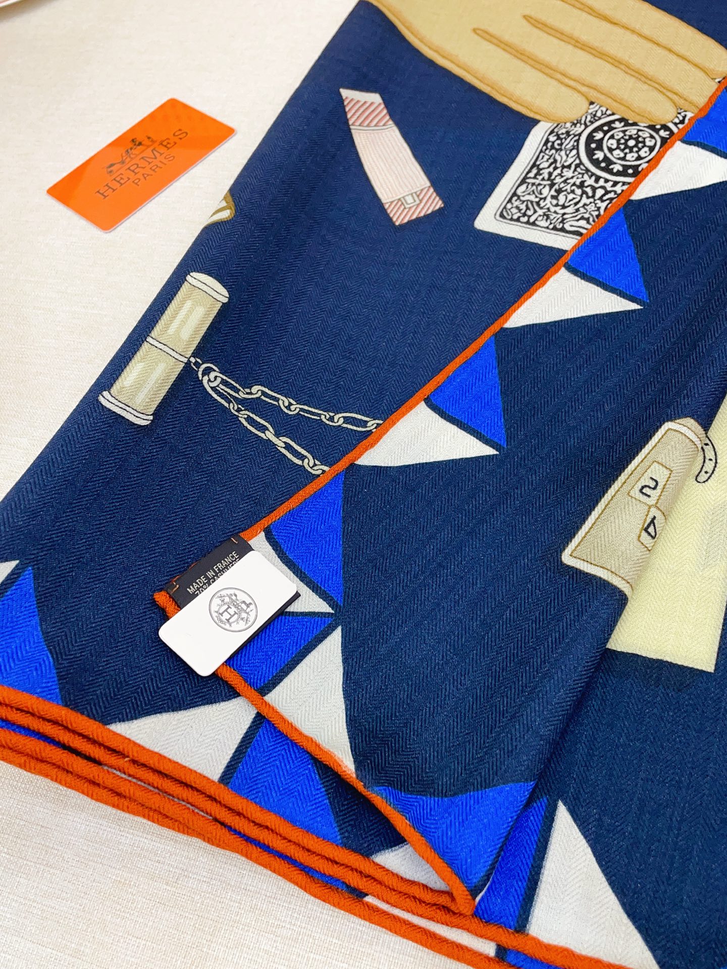 ✨✨【双面同色 丝毛款】H家羊绒新款 买了都说好看‼️推荐💕【手套🧤时光 140】羊绒方巾‼️H家ZG爆