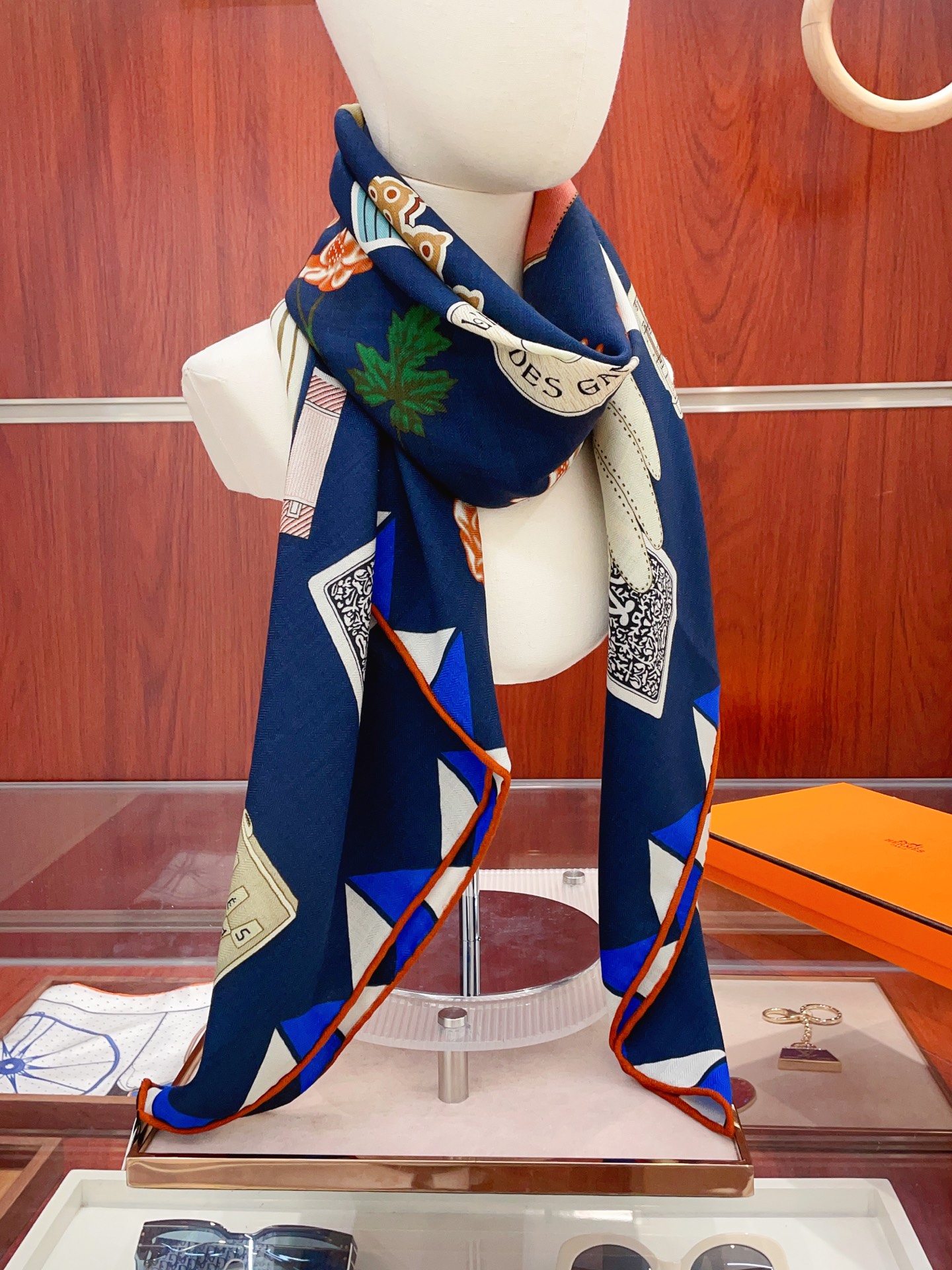 NO:542003,[Double-sided same color silk wool style] H home cashmere new style, recommended after buying it [Glove Time 140] Cashmere square scarf H home ZG hit three-dimensional presentation pattern and pattern real high grade special craftsmanship high-end research and development stunningly special cutting-edge process processing is loved by white and rich beauty. Whether it is quality, style, price, they scream, super high cost performance, absolutely worth buying. Size 140cm*140cm, 70 cashmere silk high-version scarf, high-version scarf, real silk, gloves19860909【双面同色 丝毛款】H家羊绒新款 买了都说好看推荐【手套时光 140】羊绒方巾H家ZG爆款立体呈现图案纹路实物档次极高特殊工艺高端研发惊艳问世特殊尖端工艺处理受到白富美的喜欢 无论是品质 款式 价格都令大牌控的她们尖叫 超高性价比 绝对值得入手尺寸140cm*140cm,70羊绒真丝高版本围巾,高版本围巾,real silk,gloves,scarf