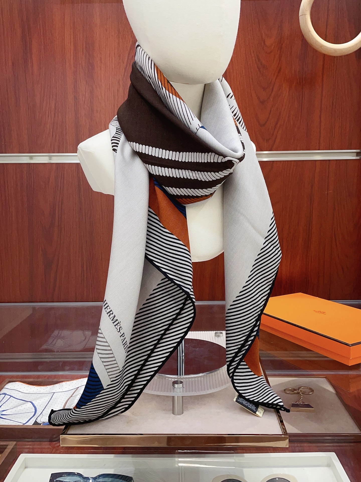 NO:542014,[Double-sided same color silk wool style] H family cashmere new style. Everyone who bought it says it looks good. Recommended [Horse Phi 140] Cashmere square scarf H family ZG hot model with three-dimensional presentation of pattern and texture. Extremely high quality. Special process. High-end research and development. Stunning. Special cutting-edge process. Favored by Bai Fumei. Whether it is quality, style or price, they scream for big brand control. Super high cost performance.  Definitely worth buying, size 140cm*140cm, 70 cashmere silk high version scarf, high version scarf, real silk19860909【双面同色 丝毛款】H家羊绒新款 买了都说好看推荐【骏马披挂 140】羊绒方巾H家ZG爆款立体呈现图案纹路实物档次极高特殊工艺高端研发惊艳问世特殊尖端工艺处理受到白富美的喜欢 无论是品质 款式 价格都令大牌控的她们尖叫 超高性价比 绝对值得入手尺寸140cm*140cm,70羊绒真丝高版本围巾,高版本围巾,real silk,scarf