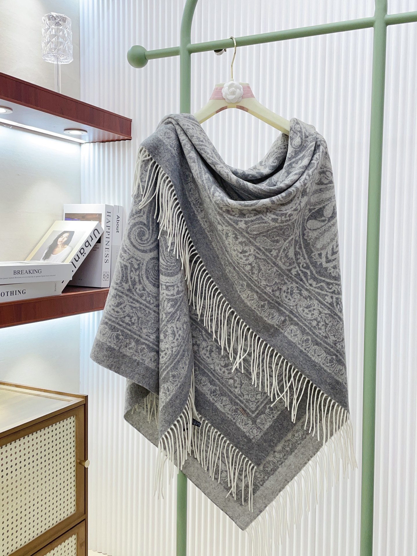 ✨✨LP腰果花毯子 渠道流弊货.识货懂行的最爱.双面提花.一条毯子披肩两面用.时尚爆款必须有他.绝对不能