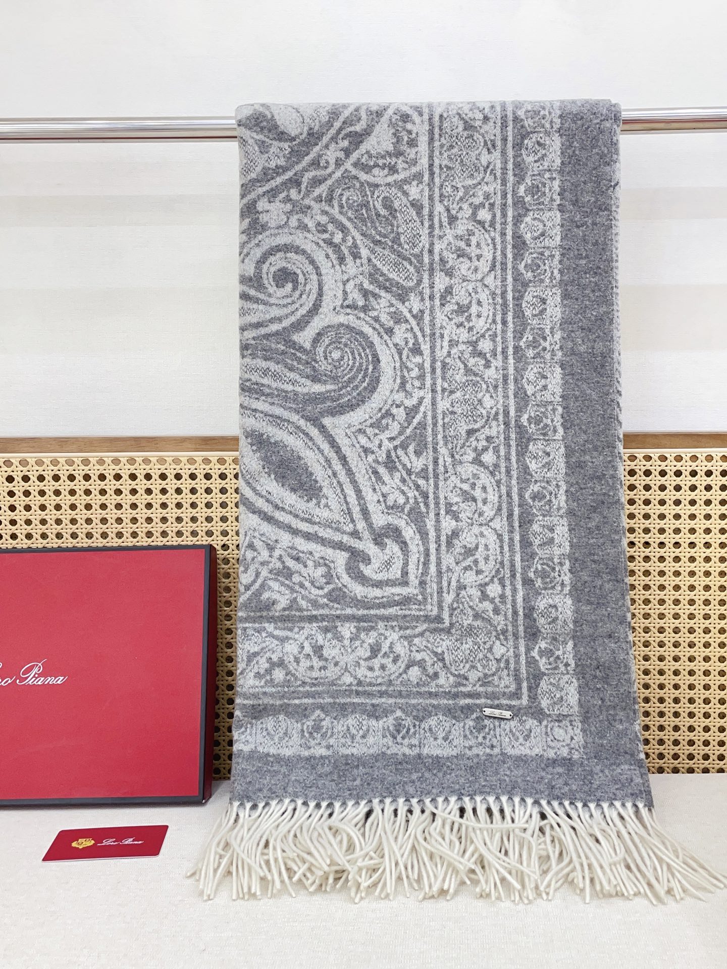 ✨✨LP腰果花毯子 渠道流弊货.识货懂行的最爱.双面提花.一条毯子披肩两面用.时尚爆款必须有他.绝对不能