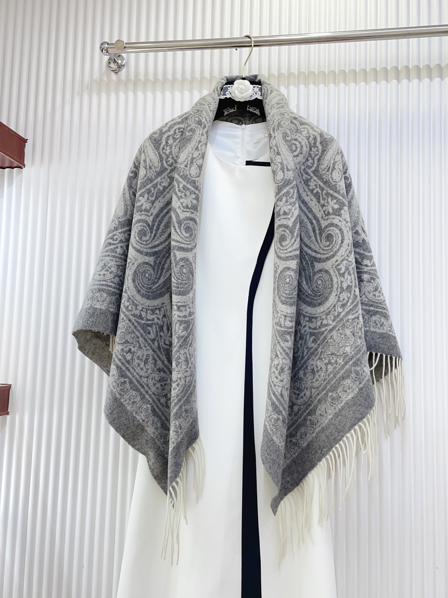 ✨✨LP腰果花毯子 渠道流弊货.识货懂行的最爱.双面提花.一条毯子披肩两面用.时尚爆款必须有他.绝对不能