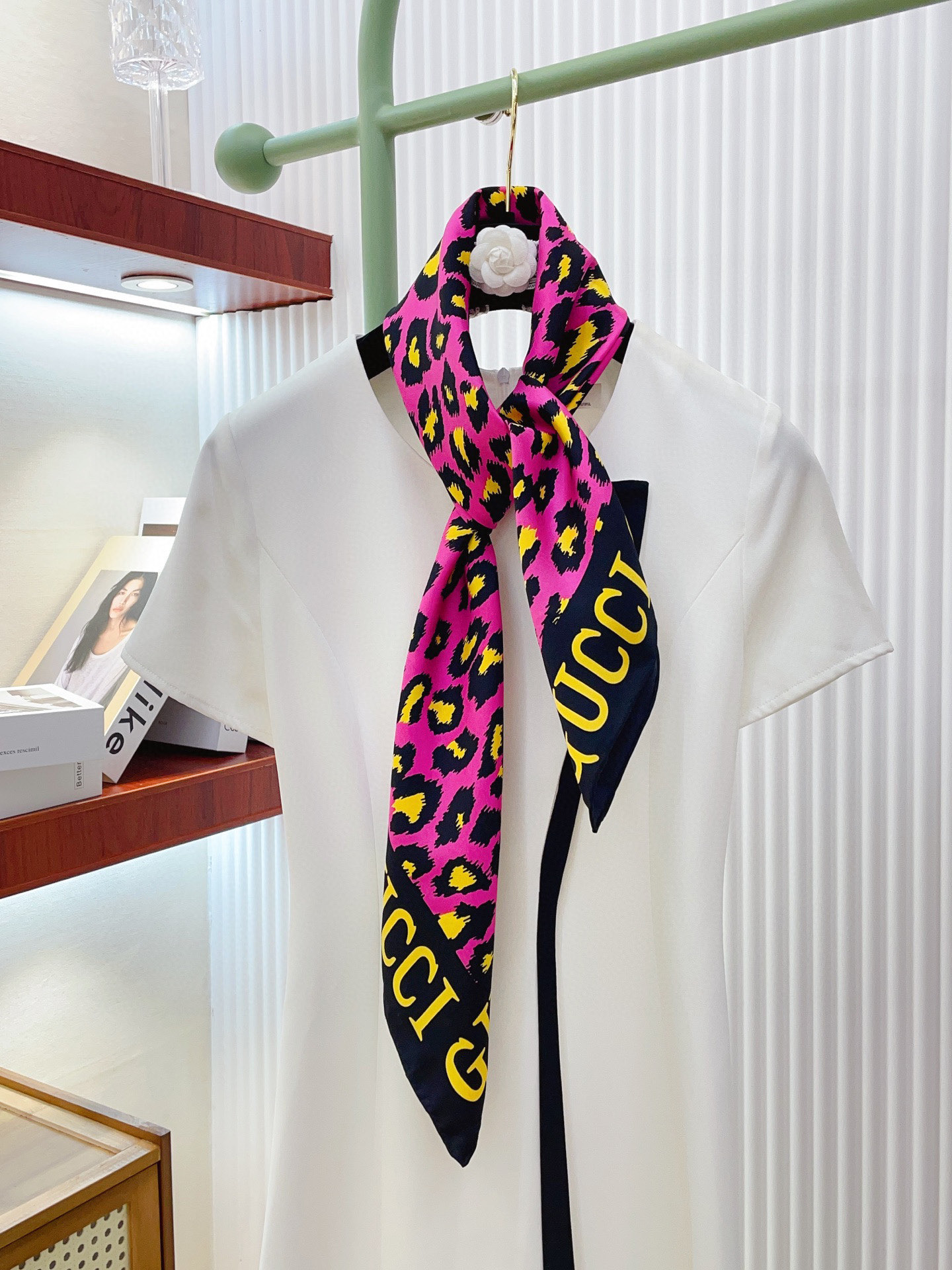 ✨✨【18姆米 双面同色】G家真丝新款🆕👏👏买了都说好看‼️推荐💕真丝方巾，顶级工艺超值‼️专柜爆款🎁💟