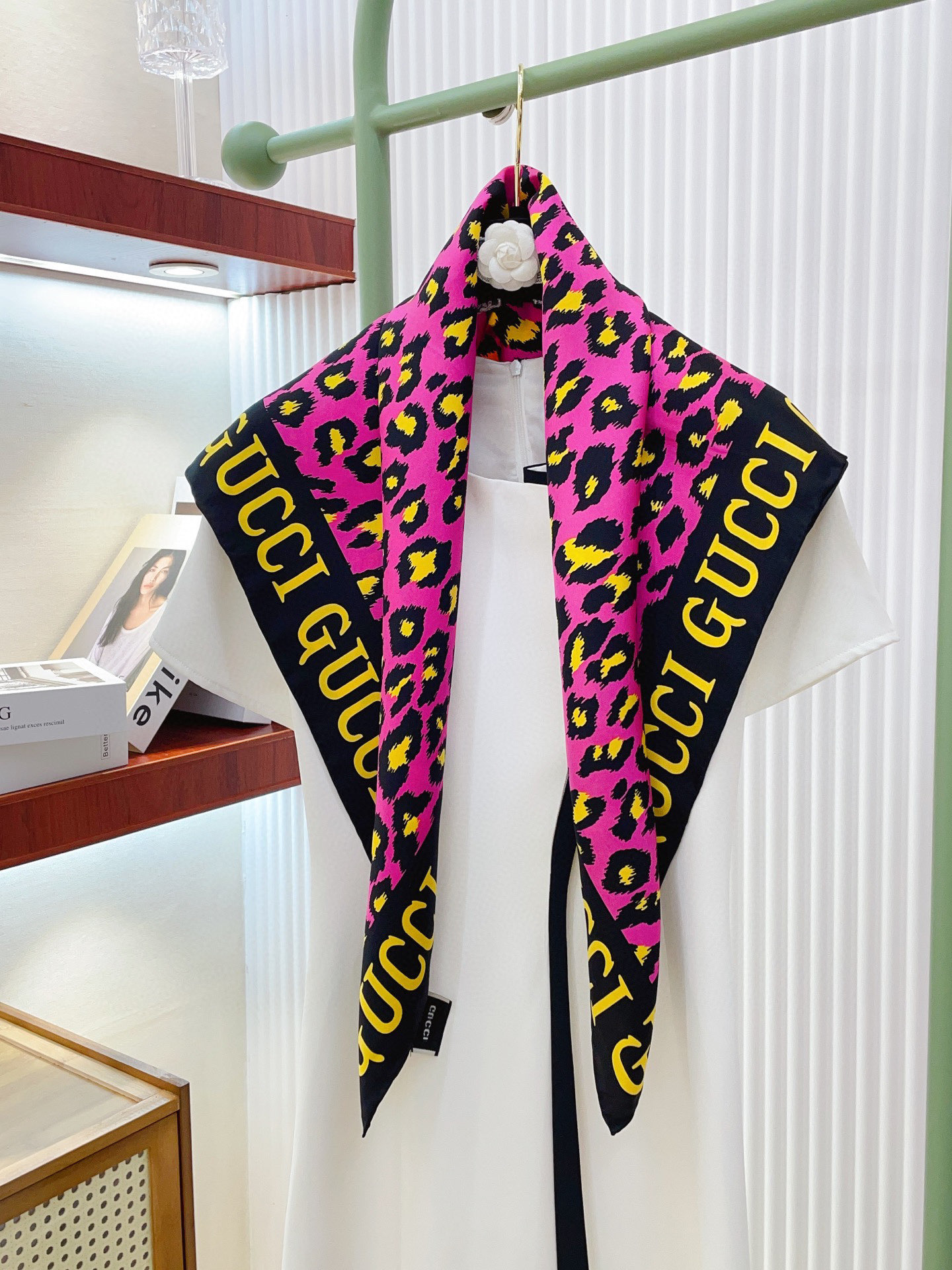 ✨✨【18姆米 双面同色】G家真丝新款🆕👏👏买了都说好看‼️推荐💕真丝方巾，顶级工艺超值‼️专柜爆款🎁💟