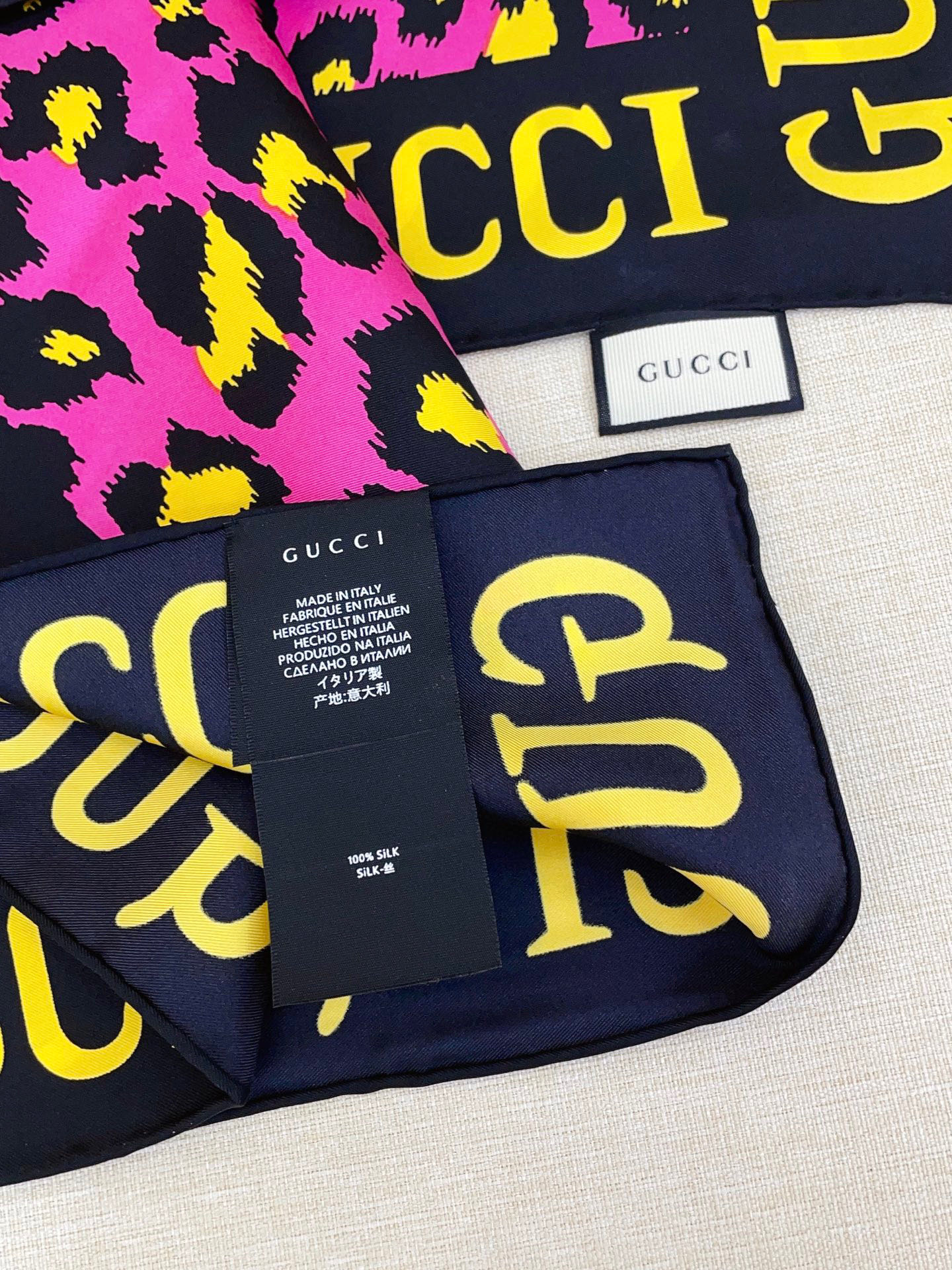 ✨✨【18姆米 双面同色】G家真丝新款🆕👏👏买了都说好看‼️推荐💕真丝方巾，顶级工艺超值‼️专柜爆款🎁💟