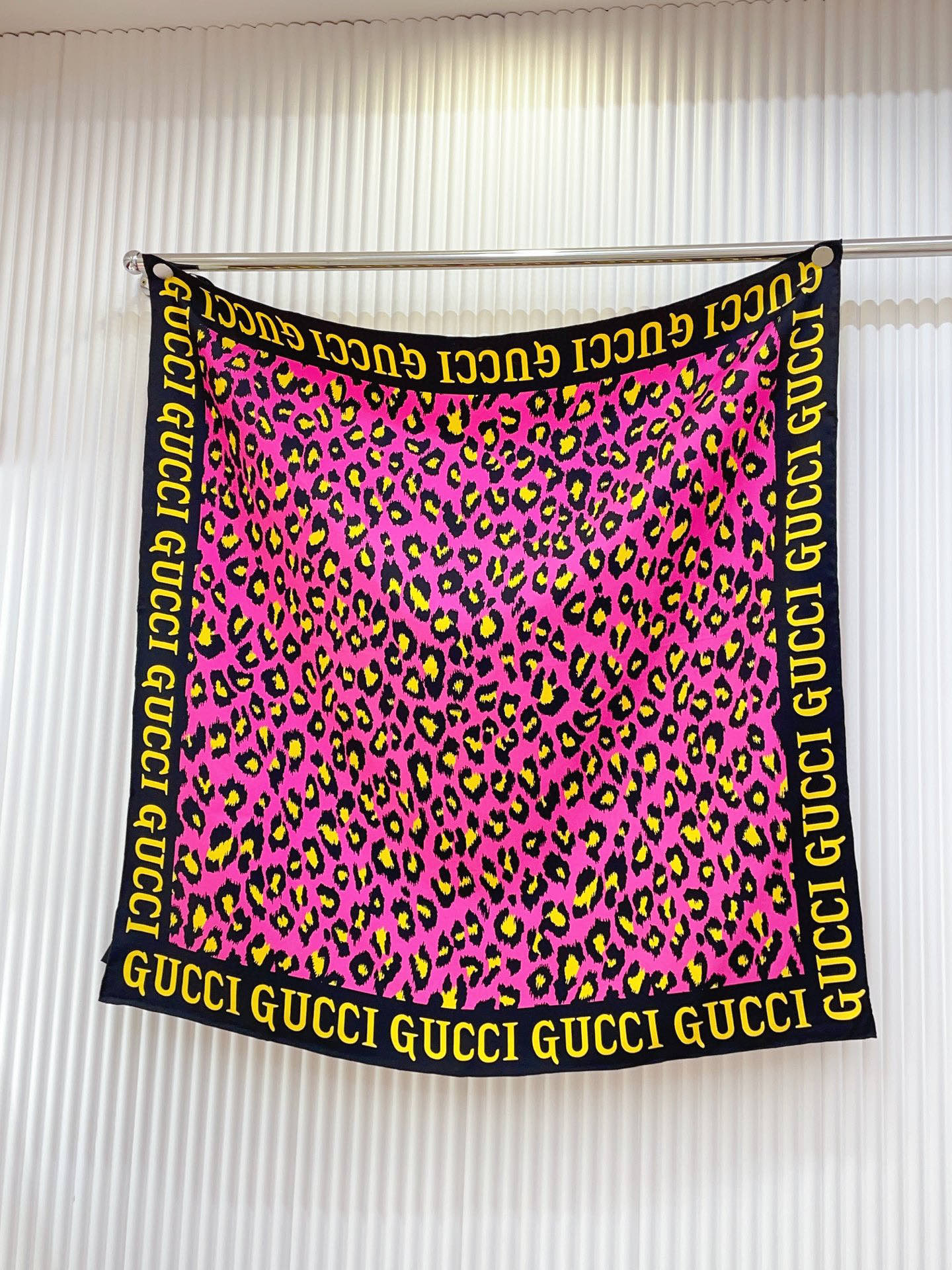 ✨✨【18姆米 双面同色】G家真丝新款🆕👏👏买了都说好看‼️推荐💕真丝方巾，顶级工艺超值‼️专柜爆款🎁💟