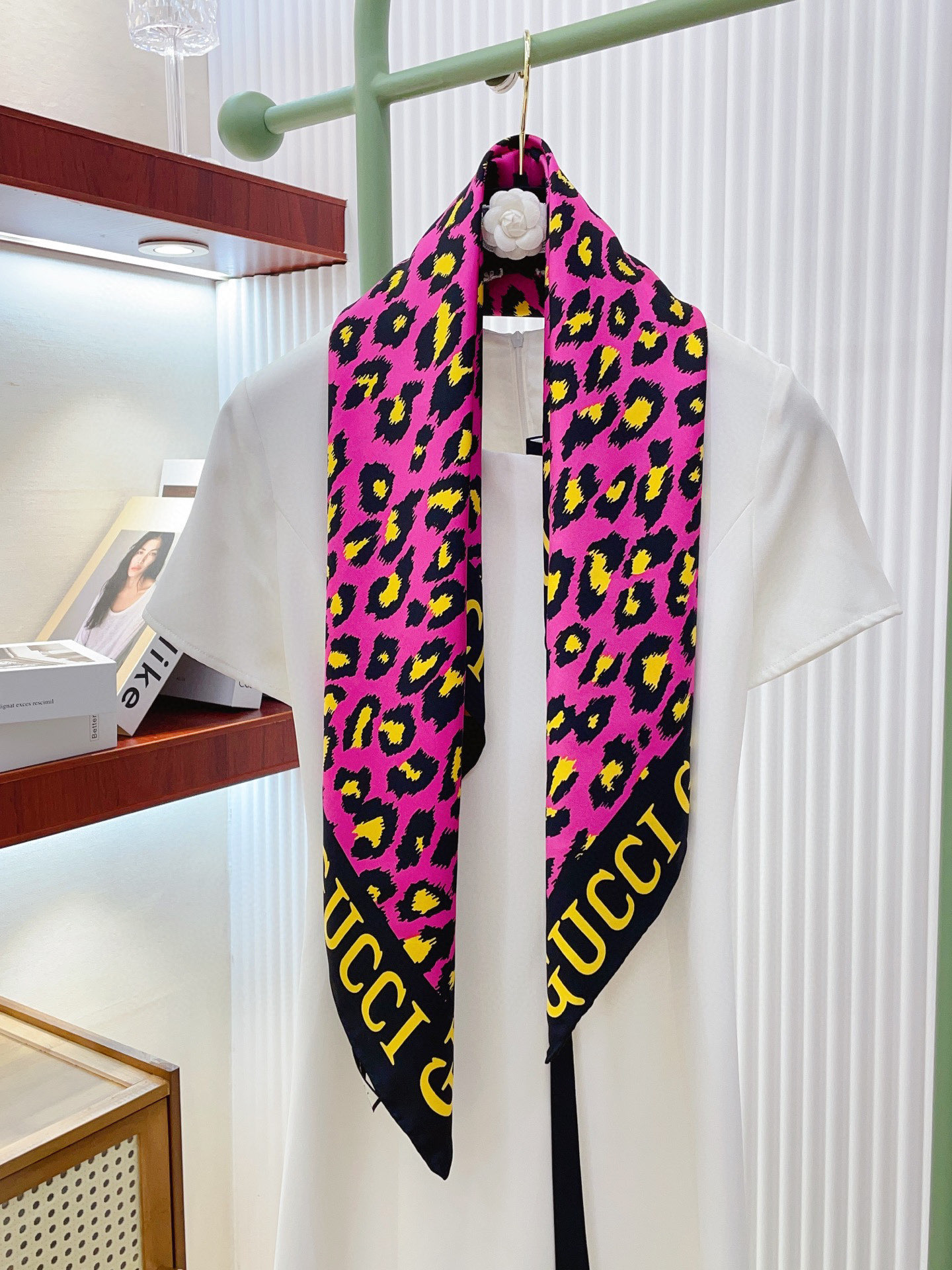 ✨✨【18姆米 双面同色】G家真丝新款🆕👏👏买了都说好看‼️推荐💕真丝方巾，顶级工艺超值‼️专柜爆款🎁💟