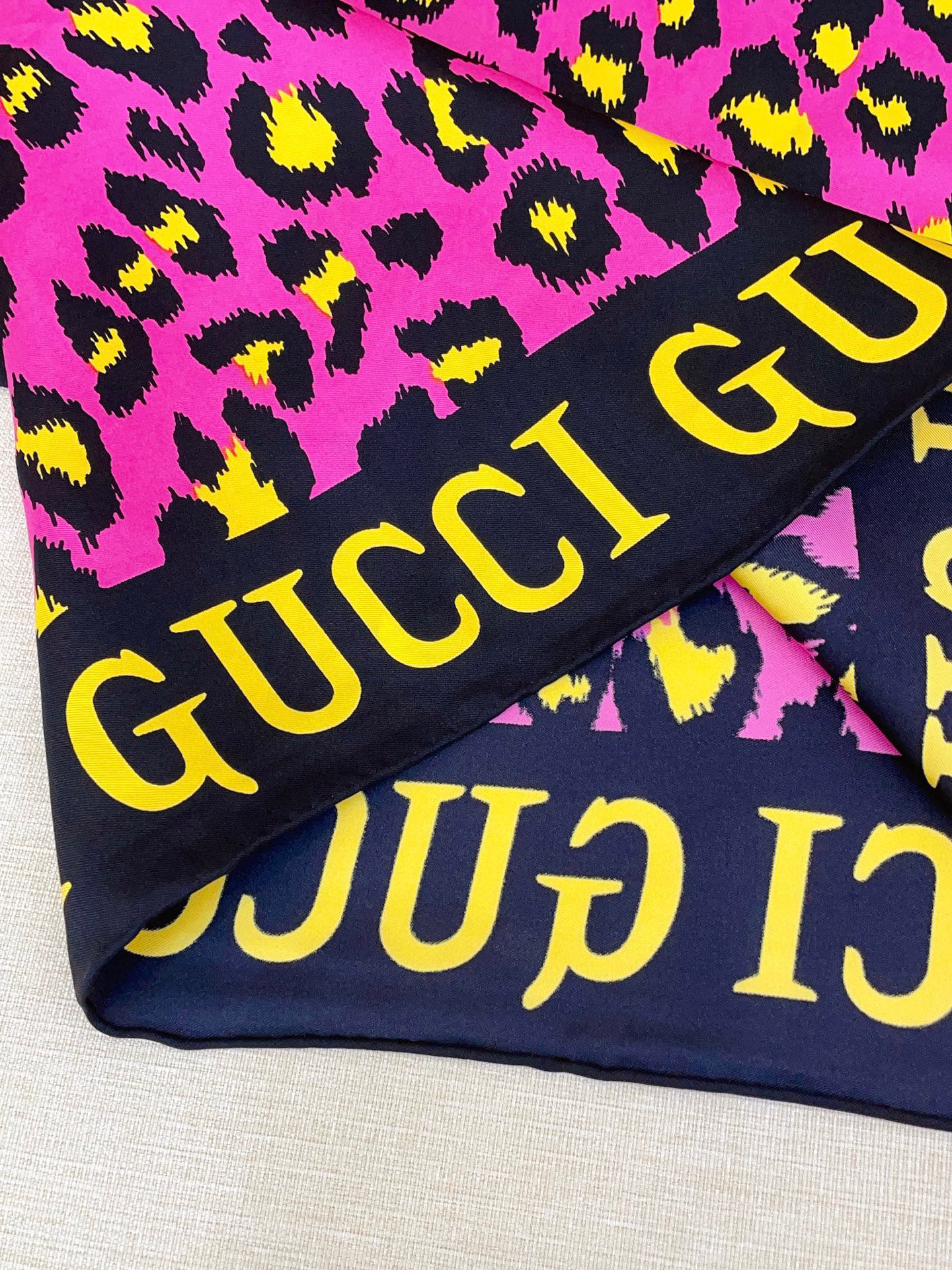 ✨✨【18姆米 双面同色】G家真丝新款🆕👏👏买了都说好看‼️推荐💕真丝方巾，顶级工艺超值‼️专柜爆款🎁💟