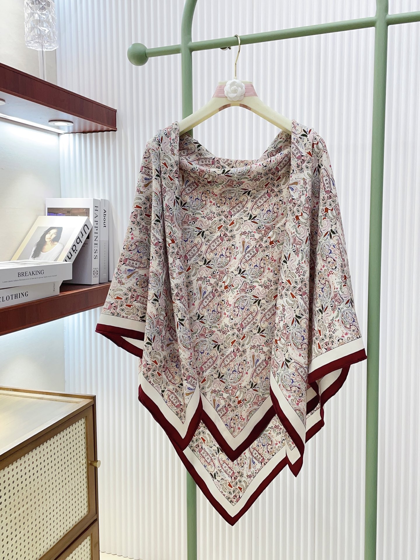 ✨✨【双面同色 丝毛款】LP 羊绒方巾‼️抢‼️VIP推荐 ‼️👍下手一定要快【高端 大爱 ‼️纯羊绒 