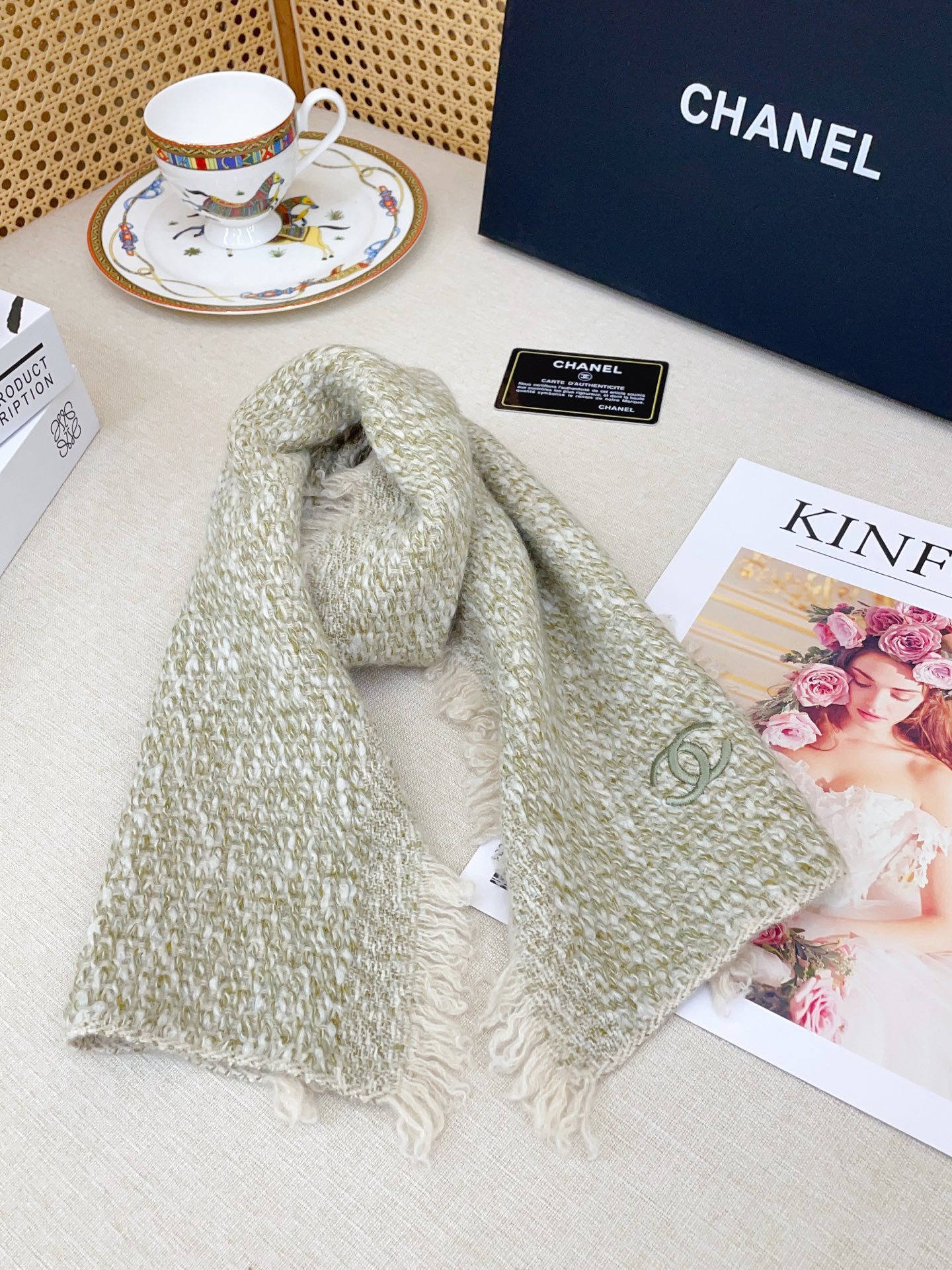 ✨✨【全羊绒款 手感超级好】上新。小香羊绒围巾💥手感好到爆👍品质一流的🎉真正的羊绒精品💥精湛绝伦的刺绣工