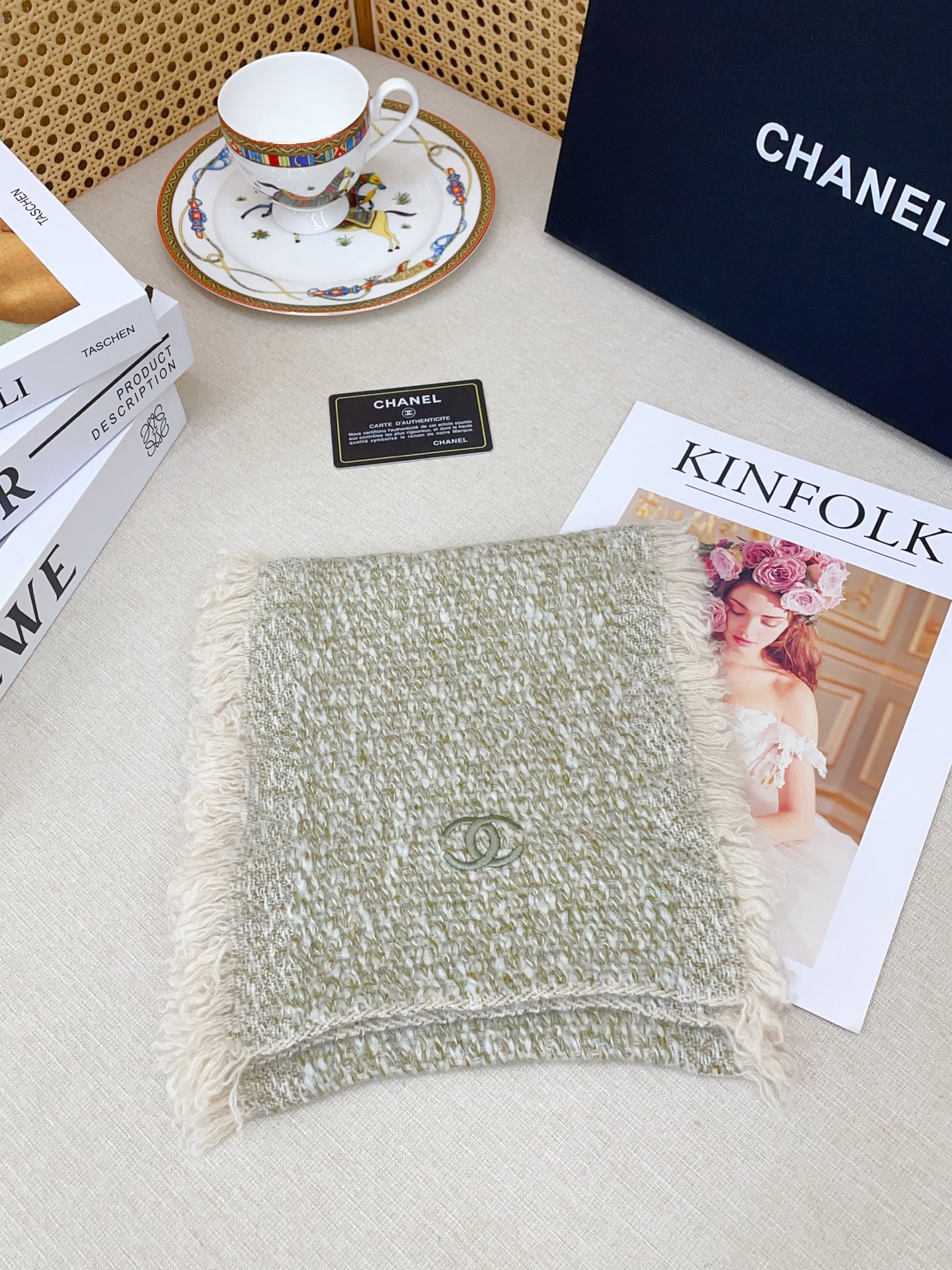 ✨✨【全羊绒款 手感超级好】上新。小香羊绒围巾💥手感好到爆👍品质一流的🎉真正的羊绒精品💥精湛绝伦的刺绣工