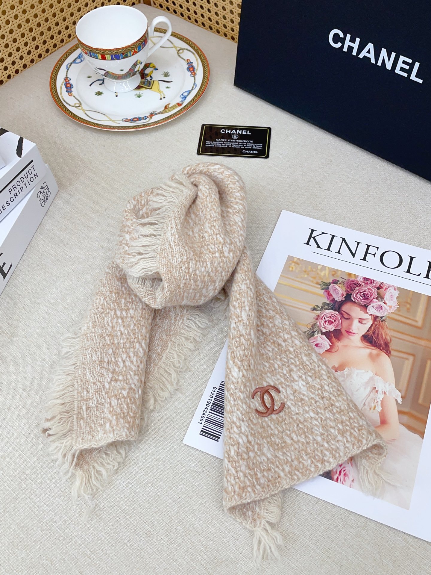 ✨✨【全羊绒款 手感超级好】上新。小香羊绒围巾💥手感好到爆👍品质一流的🎉真正的羊绒精品💥精湛绝伦的刺绣工