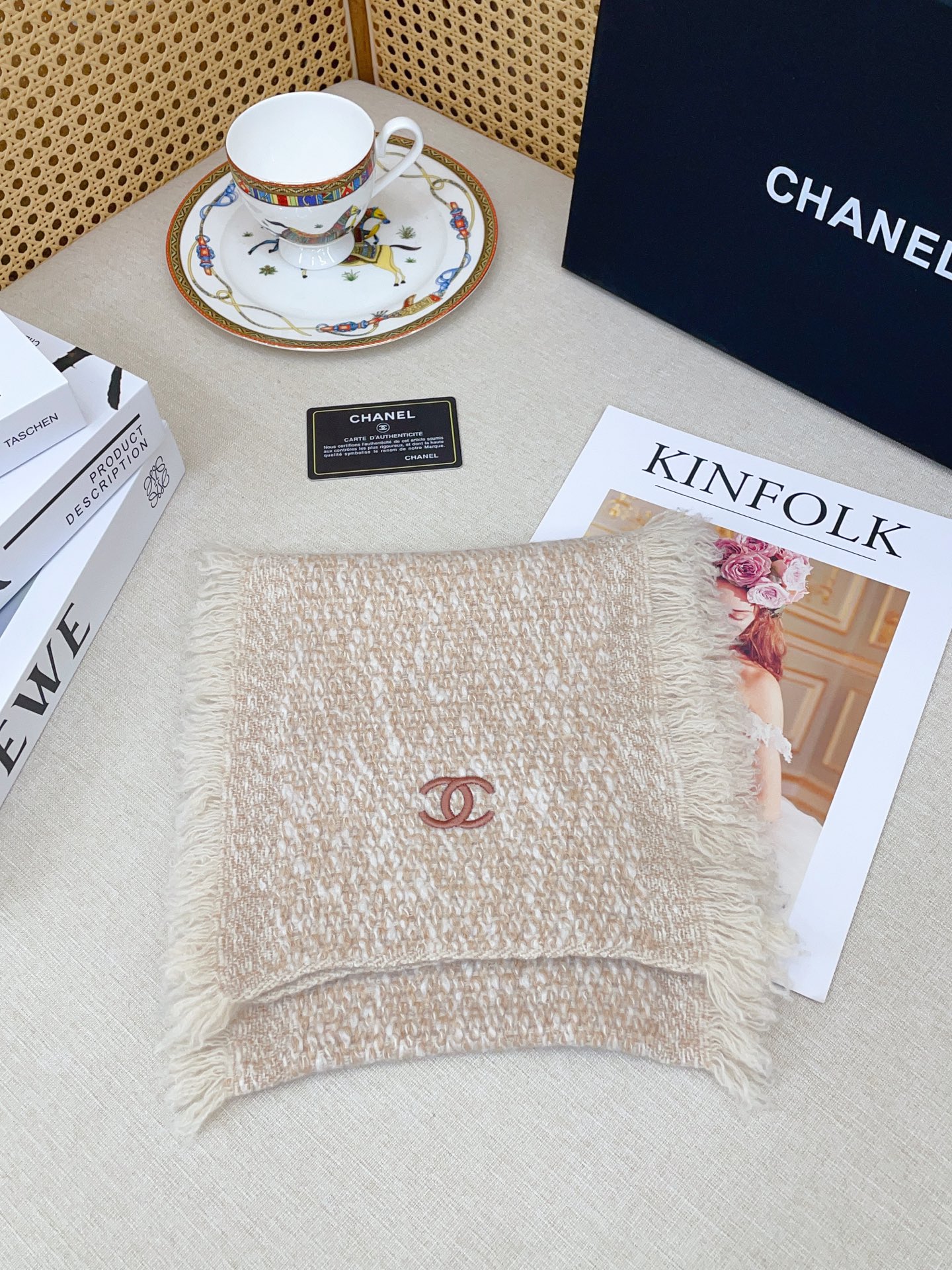 ✨✨【全羊绒款 手感超级好】上新。小香羊绒围巾💥手感好到爆👍品质一流的🎉真正的羊绒精品💥精湛绝伦的刺绣工