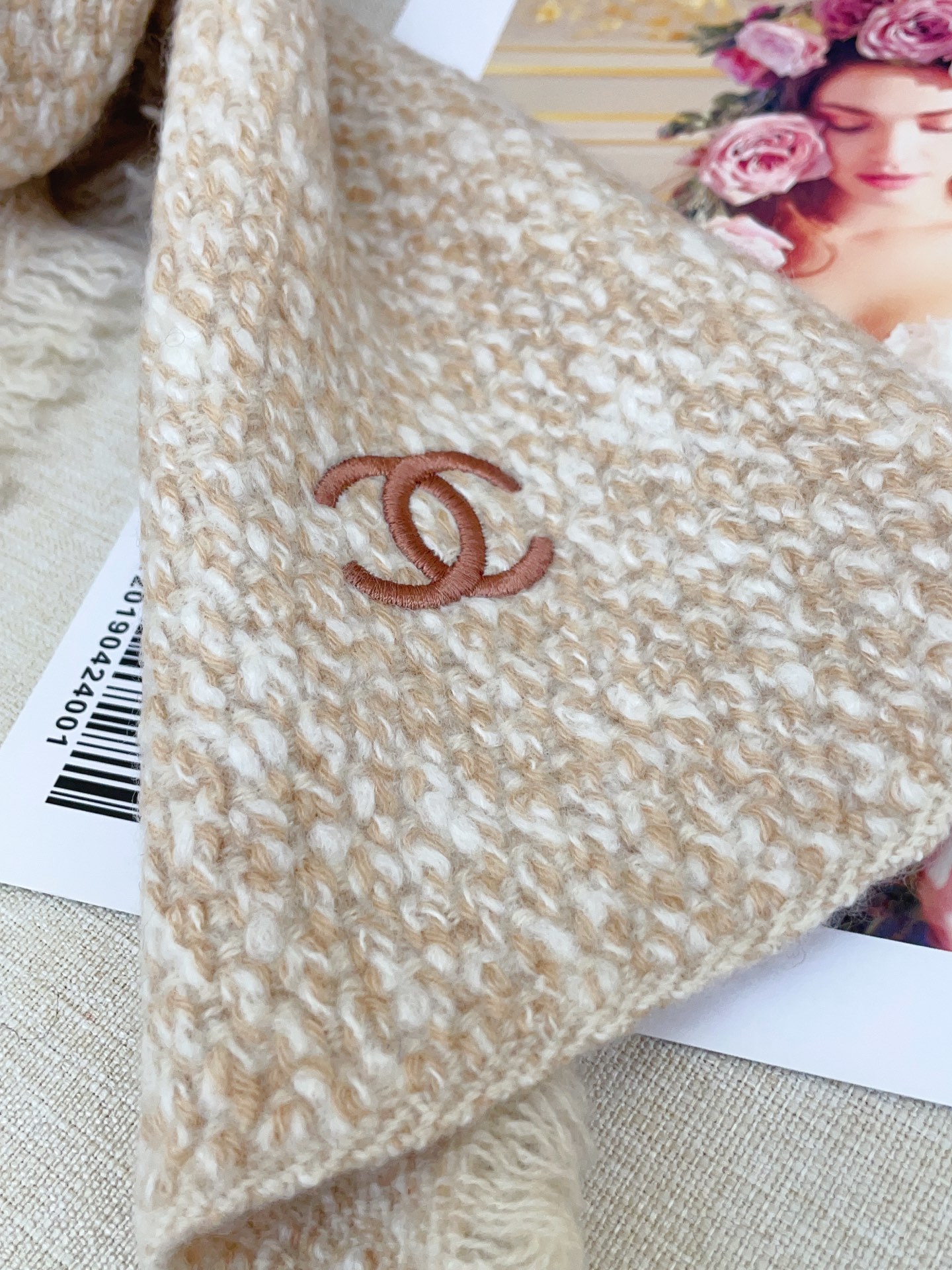 ✨✨【全羊绒款 手感超级好】上新。小香羊绒围巾💥手感好到爆👍品质一流的🎉真正的羊绒精品💥精湛绝伦的刺绣工