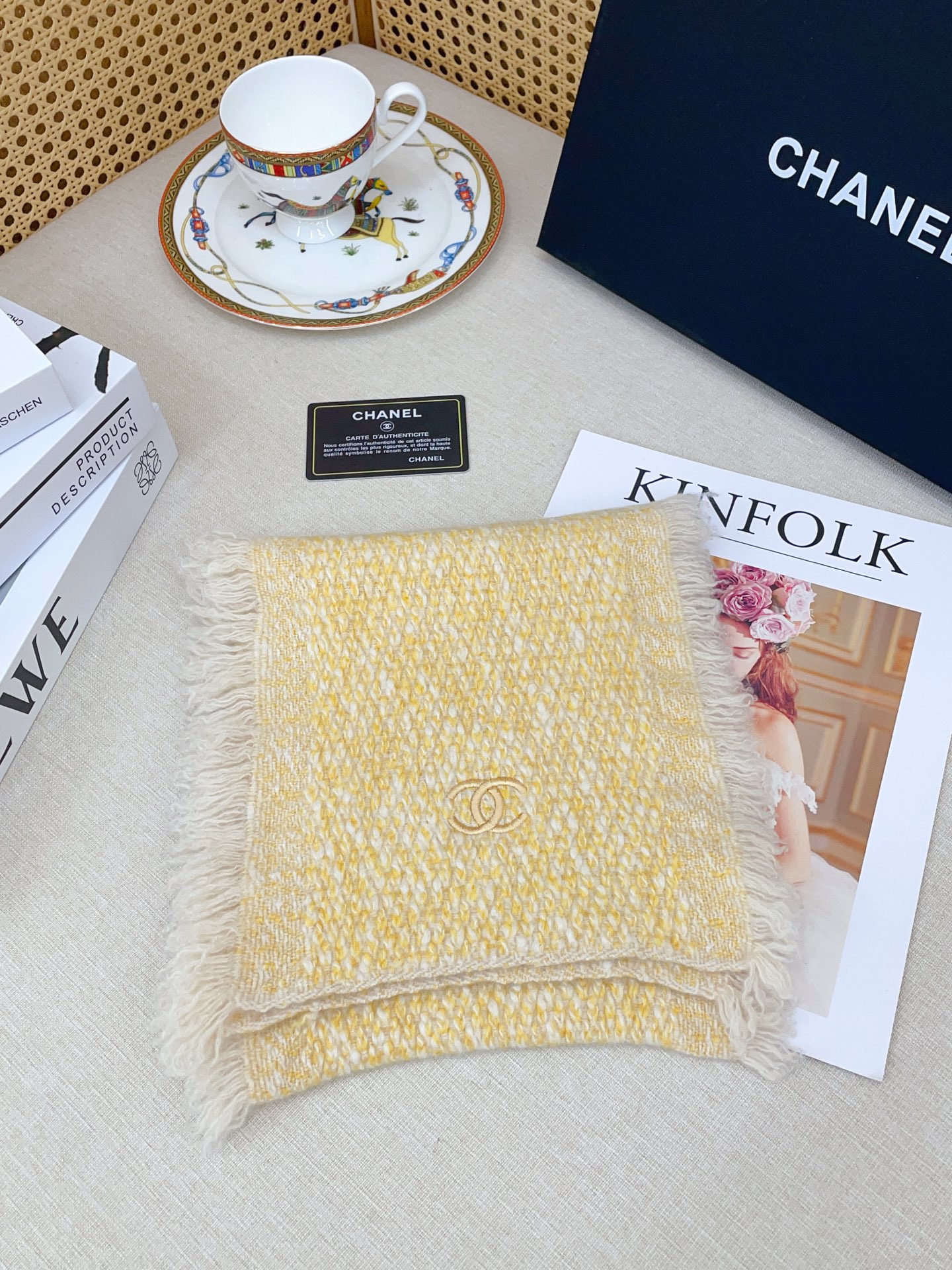 ✨✨【全羊绒款 手感超级好】上新。小香羊绒围巾💥手感好到爆👍品质一流的🎉真正的羊绒精品💥精湛绝伦的刺绣工