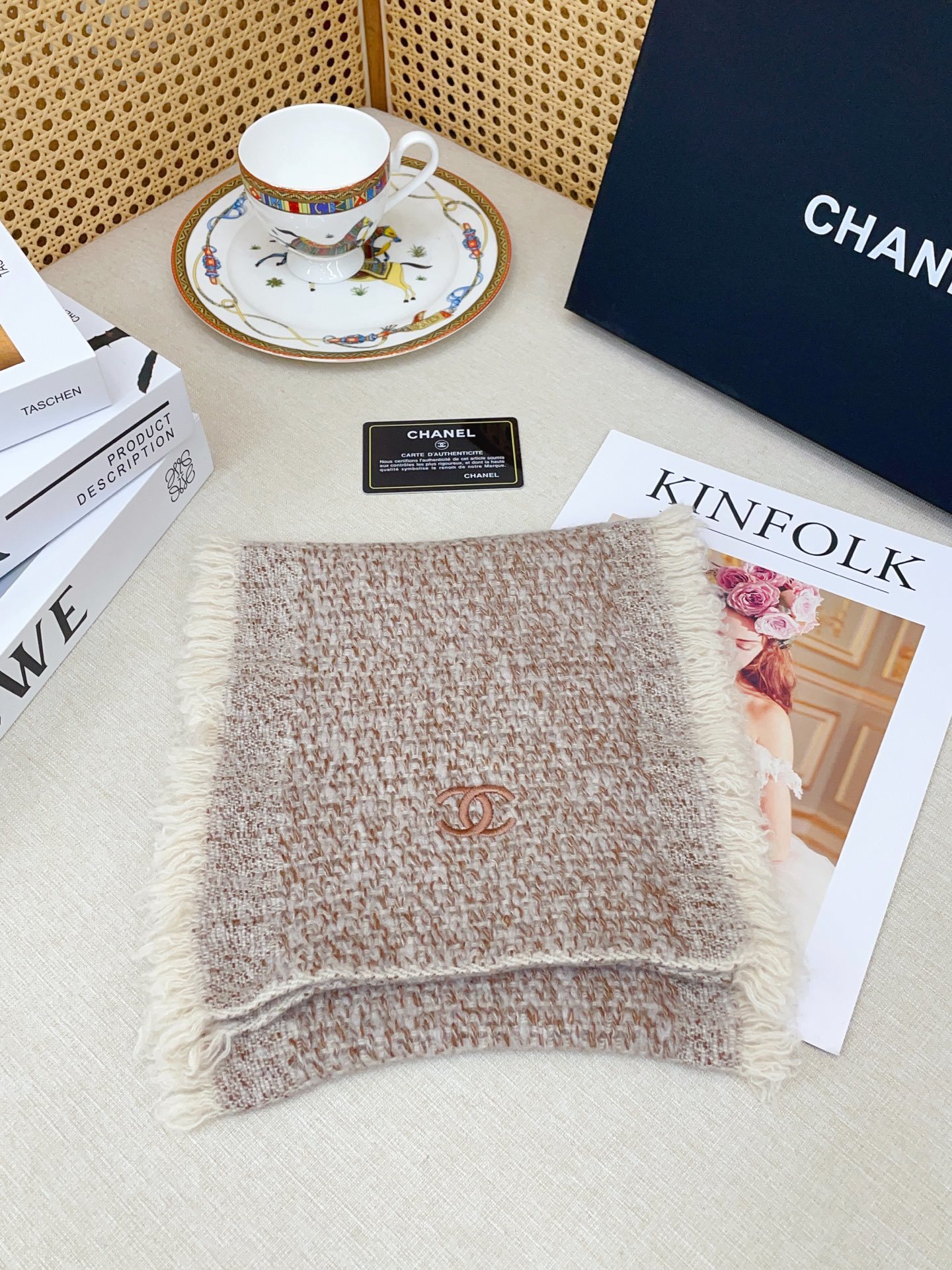 ✨✨【全羊绒款 手感超级好】上新。小香羊绒围巾💥手感好到爆👍品质一流的🎉真正的羊绒精品💥精湛绝伦的刺绣工