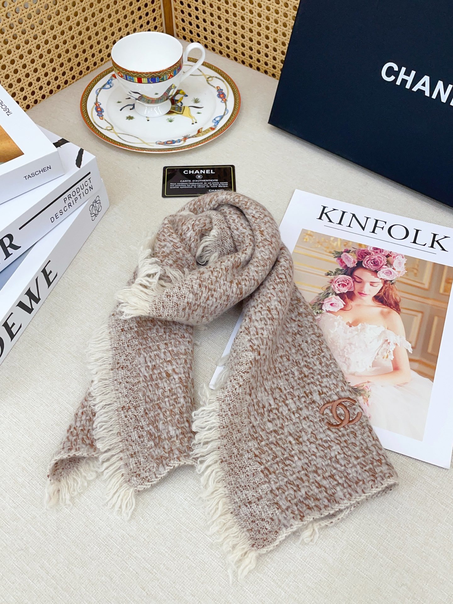 ✨✨【全羊绒款 手感超级好】上新。小香羊绒围巾💥手感好到爆👍品质一流的🎉真正的羊绒精品💥精湛绝伦的刺绣工