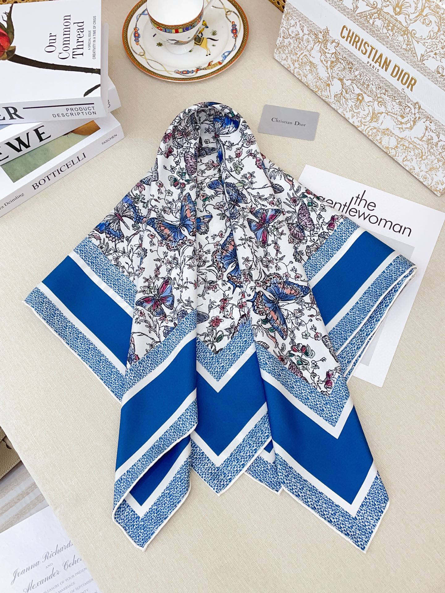 ✨✨【18姆米 双面同色】高级感爆棚❗️CD高级时髦风‼️配色非常考究，图案匠心，上身简直美得太惊艳了❤