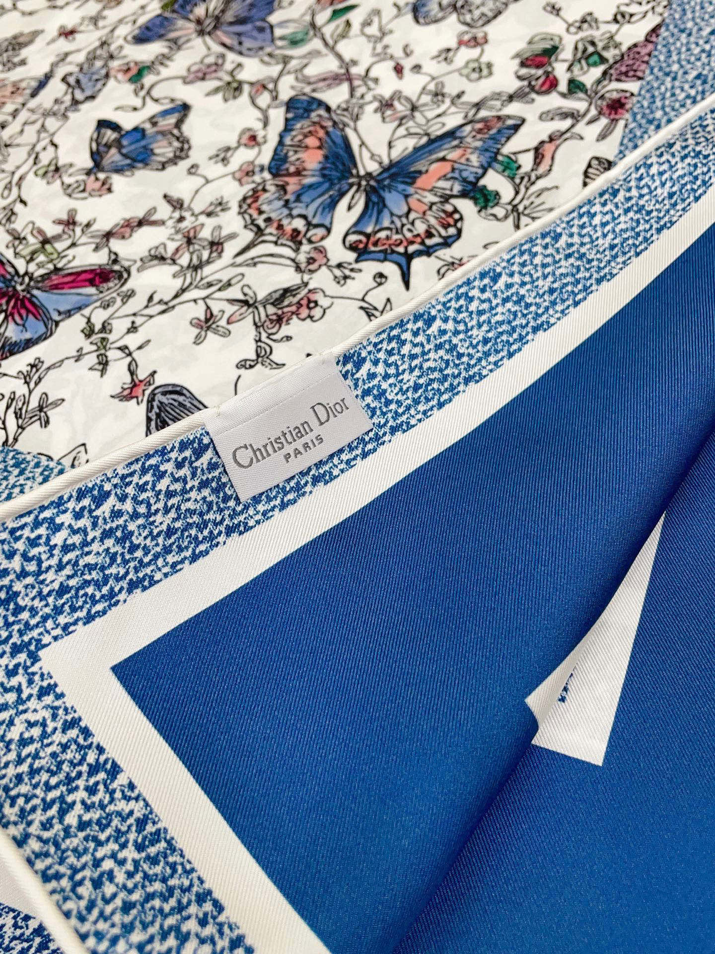 ✨✨【18姆米 双面同色】高级感爆棚❗️CD高级时髦风‼️配色非常考究，图案匠心，上身简直美得太惊艳了❤