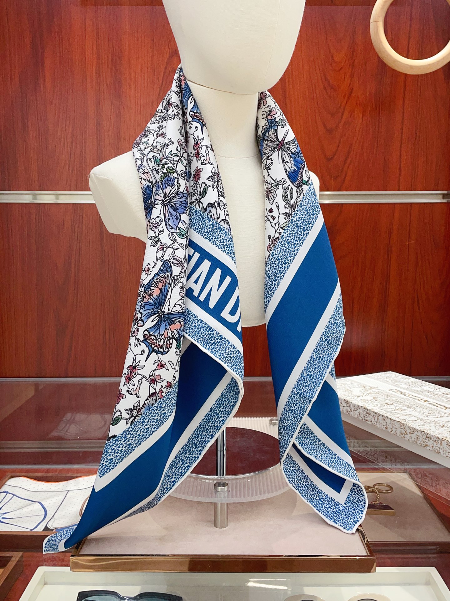 ✨✨【18姆米 双面同色】高级感爆棚❗️CD高级时髦风‼️配色非常考究，图案匠心，上身简直美得太惊艳了❤